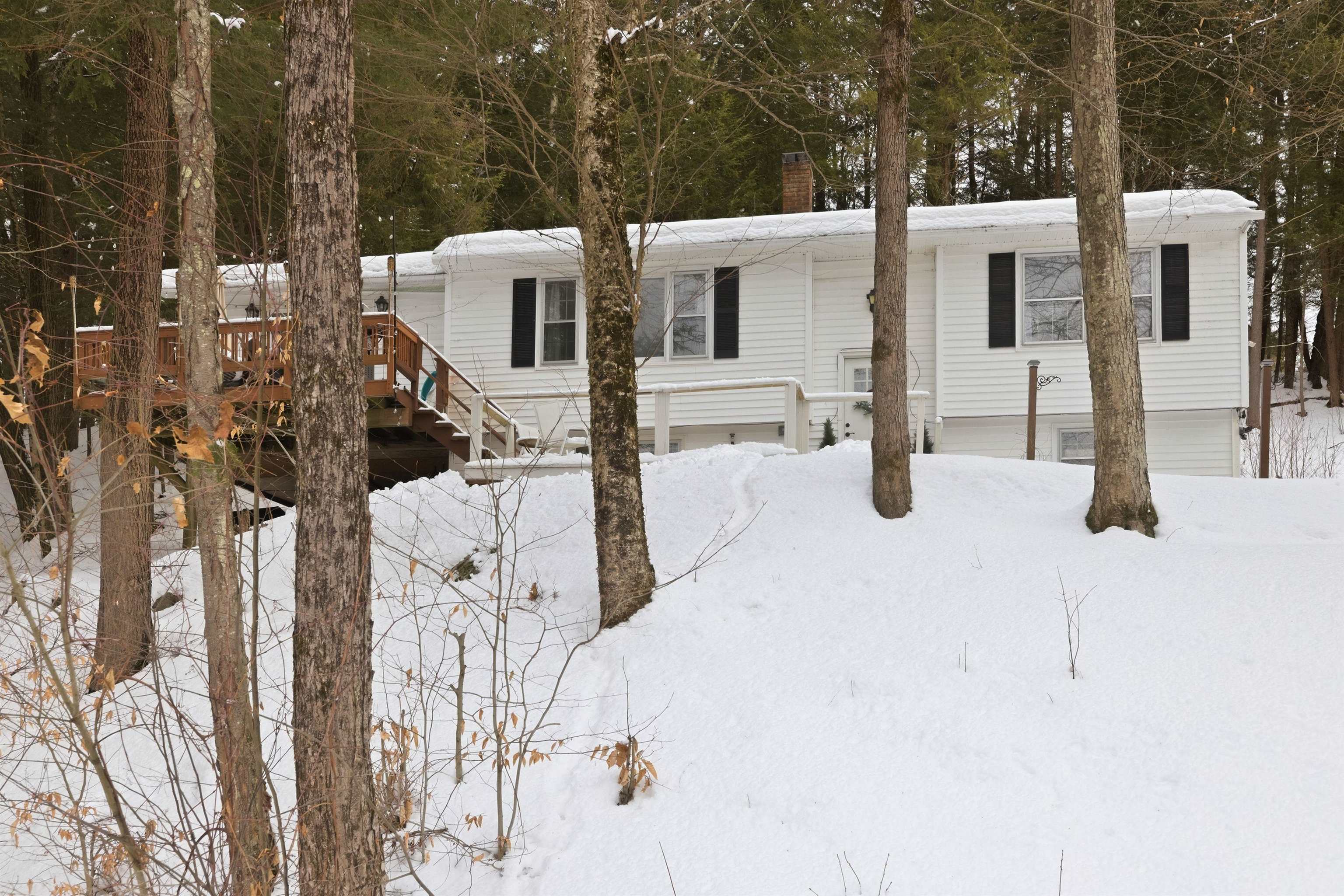 82 Scotts Dr, Charlestown, NH 03603