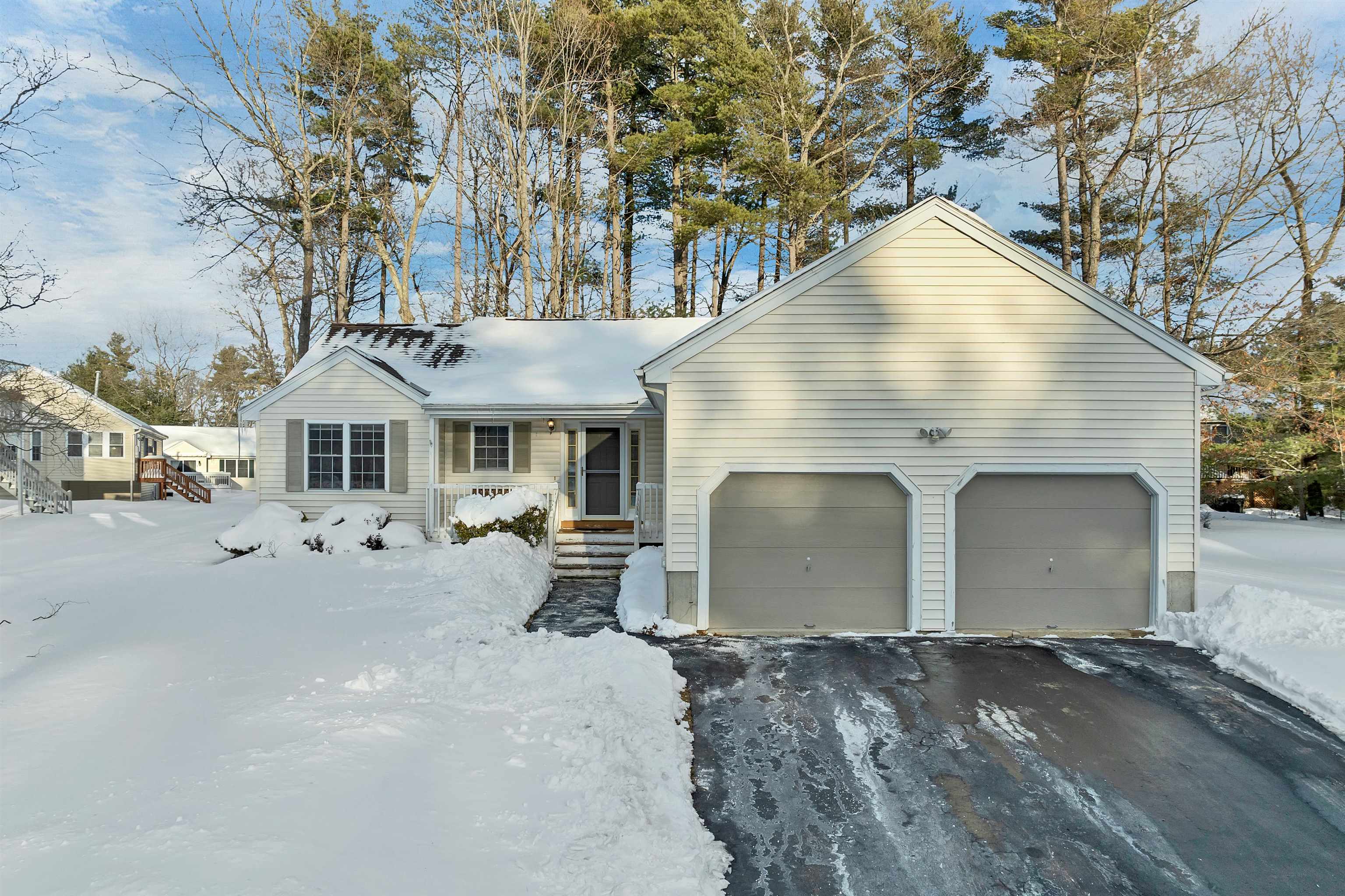 65 Glasgow Cir, Hudson, NH 03051