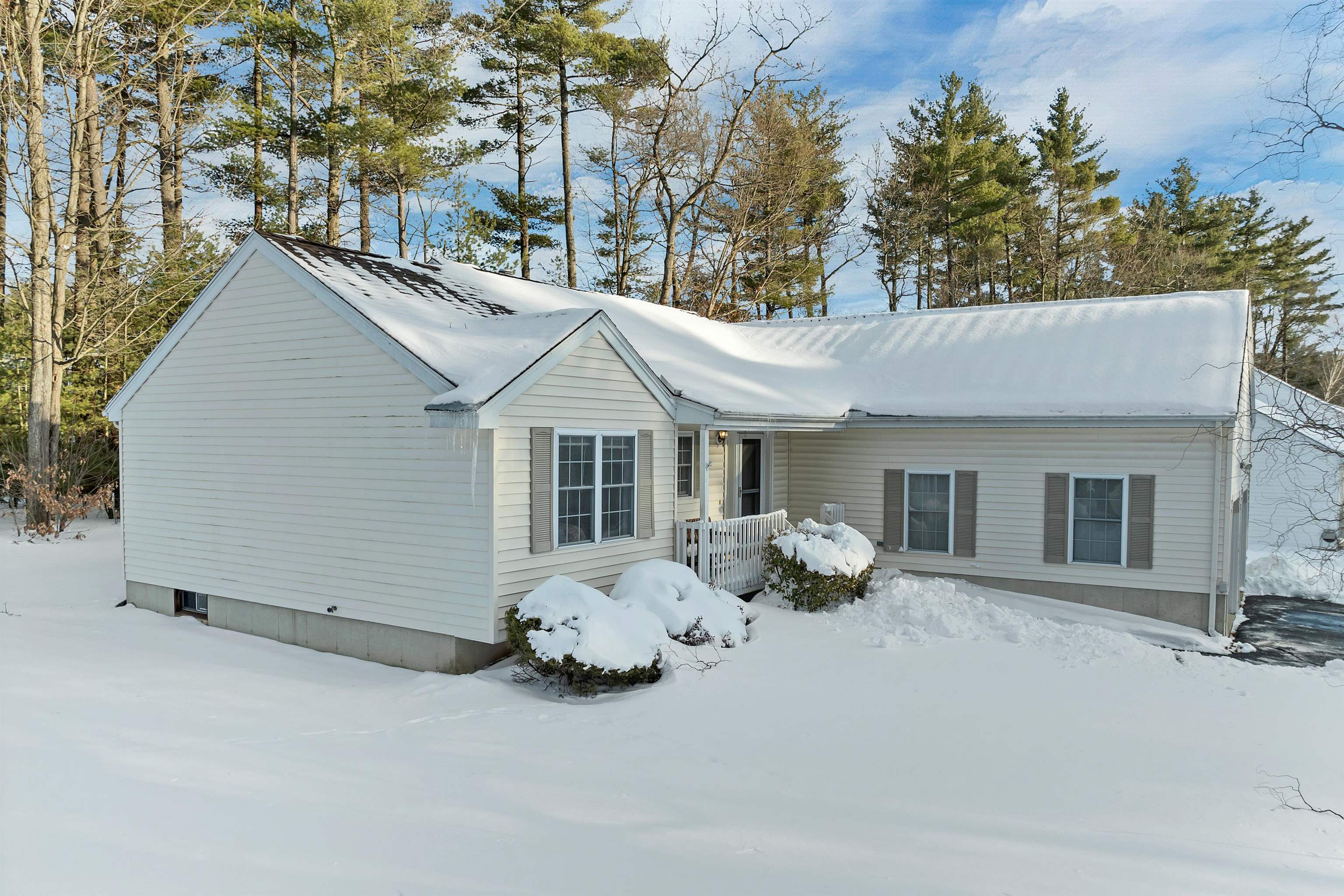 65 Glasgow Cir, Hudson, NH 03051