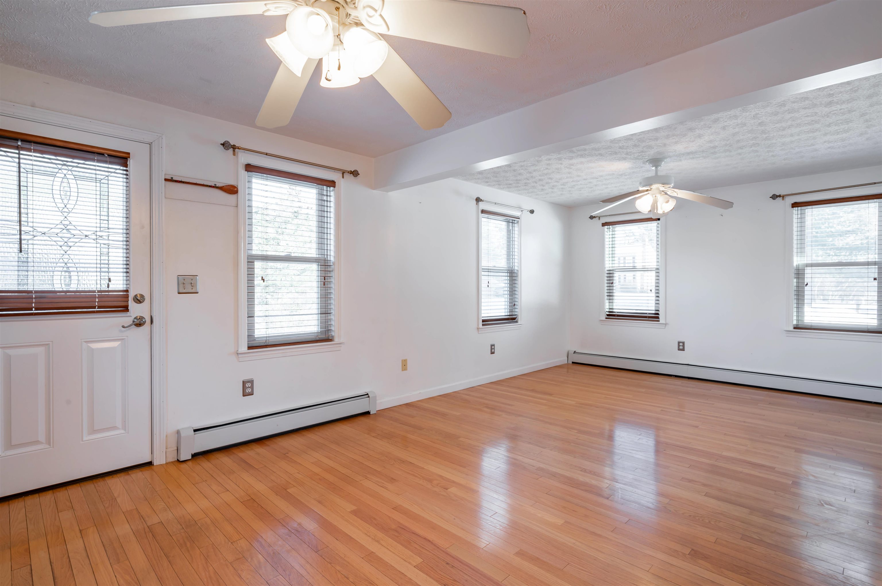 12 Morway Dr, Londonderry, NH 03053