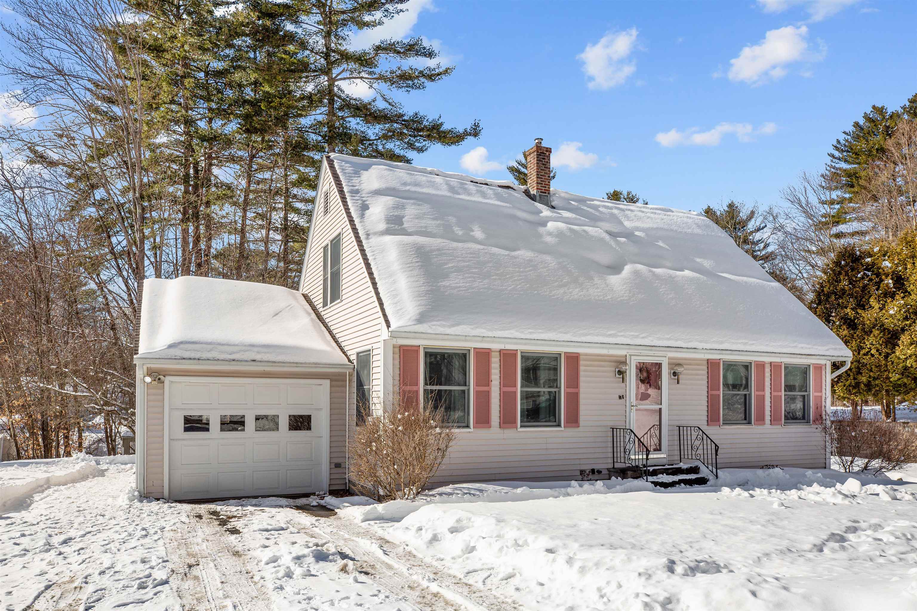 17 Cottage Cir, Lebanon, NH 03784