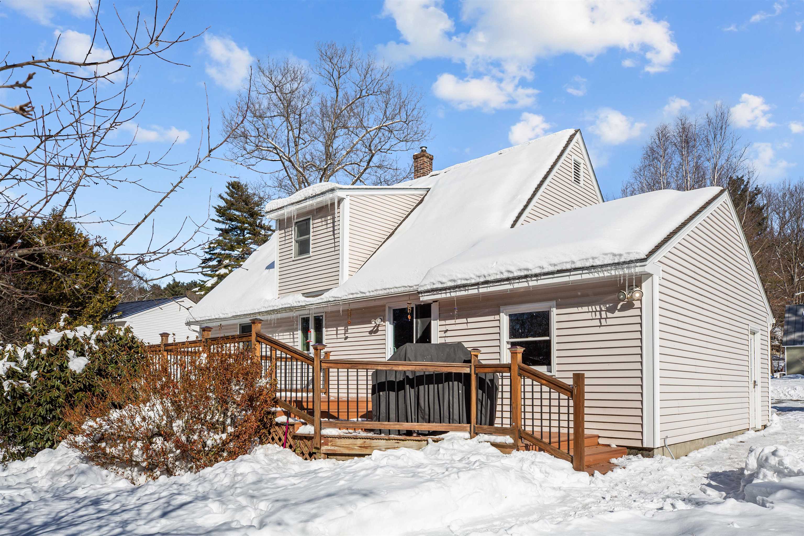 17 Cottage Cir, Lebanon, NH 03784