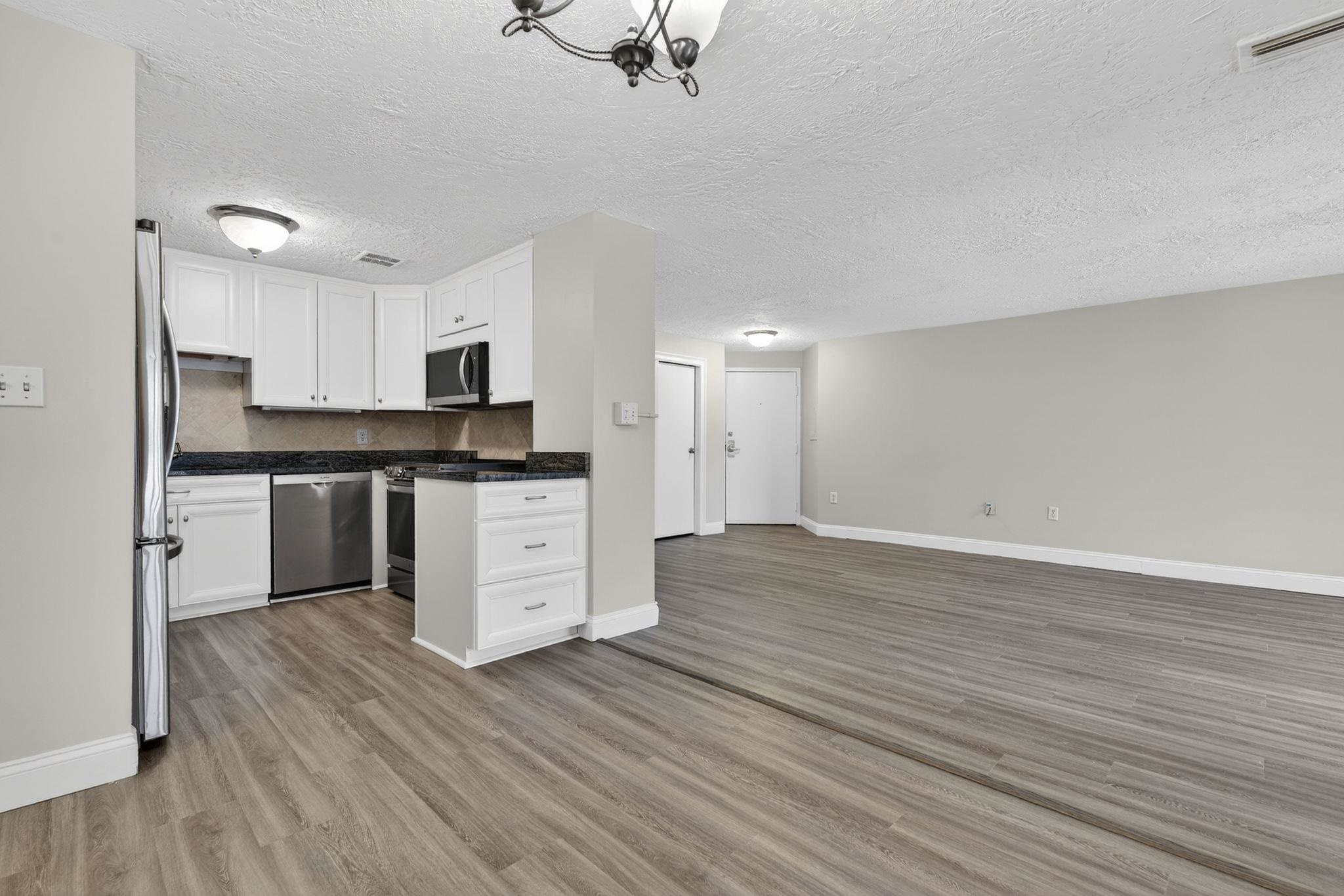 55 River Rd, Manchester, NH 03104