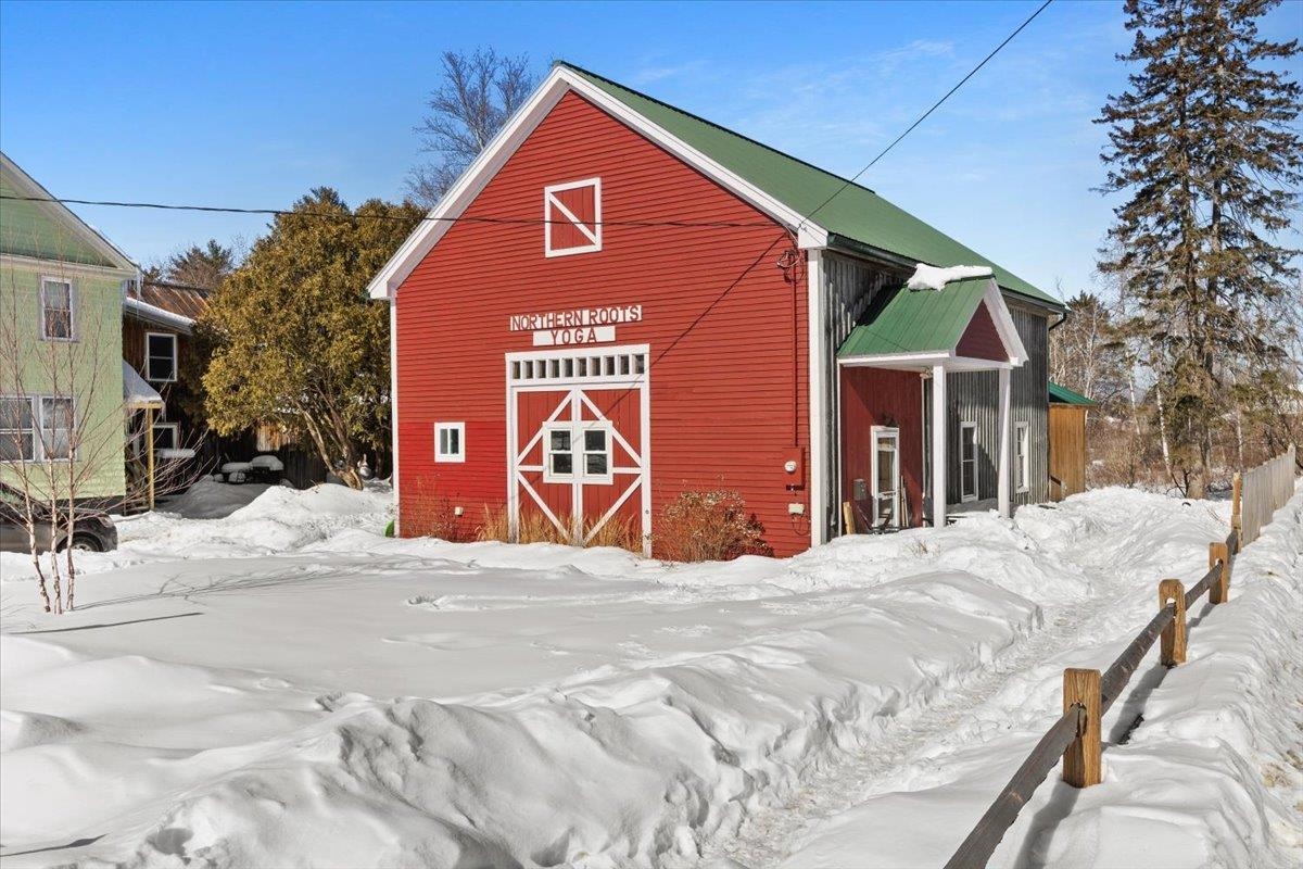 19 Elm St, Lancaster, NH 03584