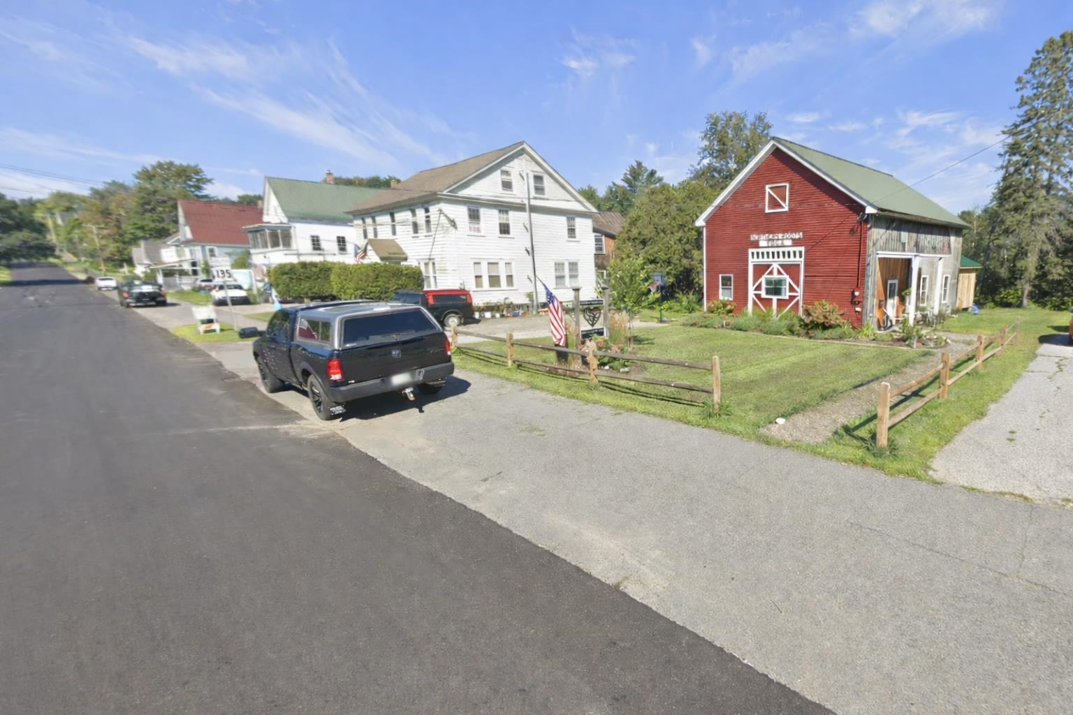 19 Elm St, Lancaster, NH 03584