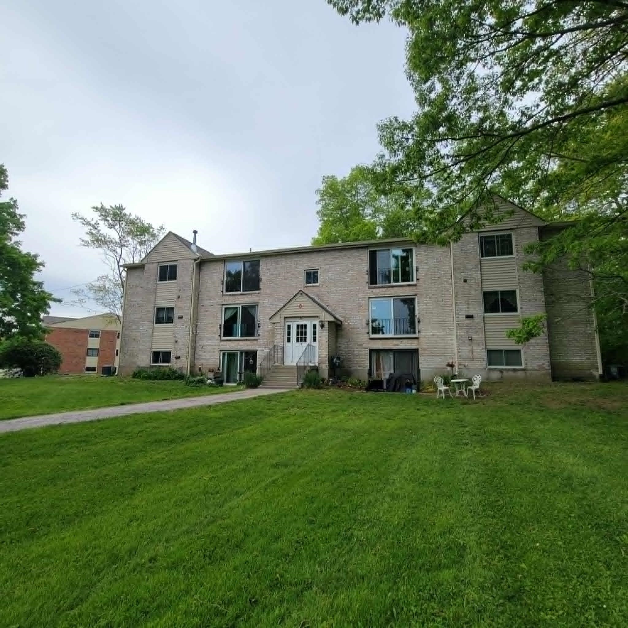 5 Brookside Dr #9, Exeter, NH 03833
