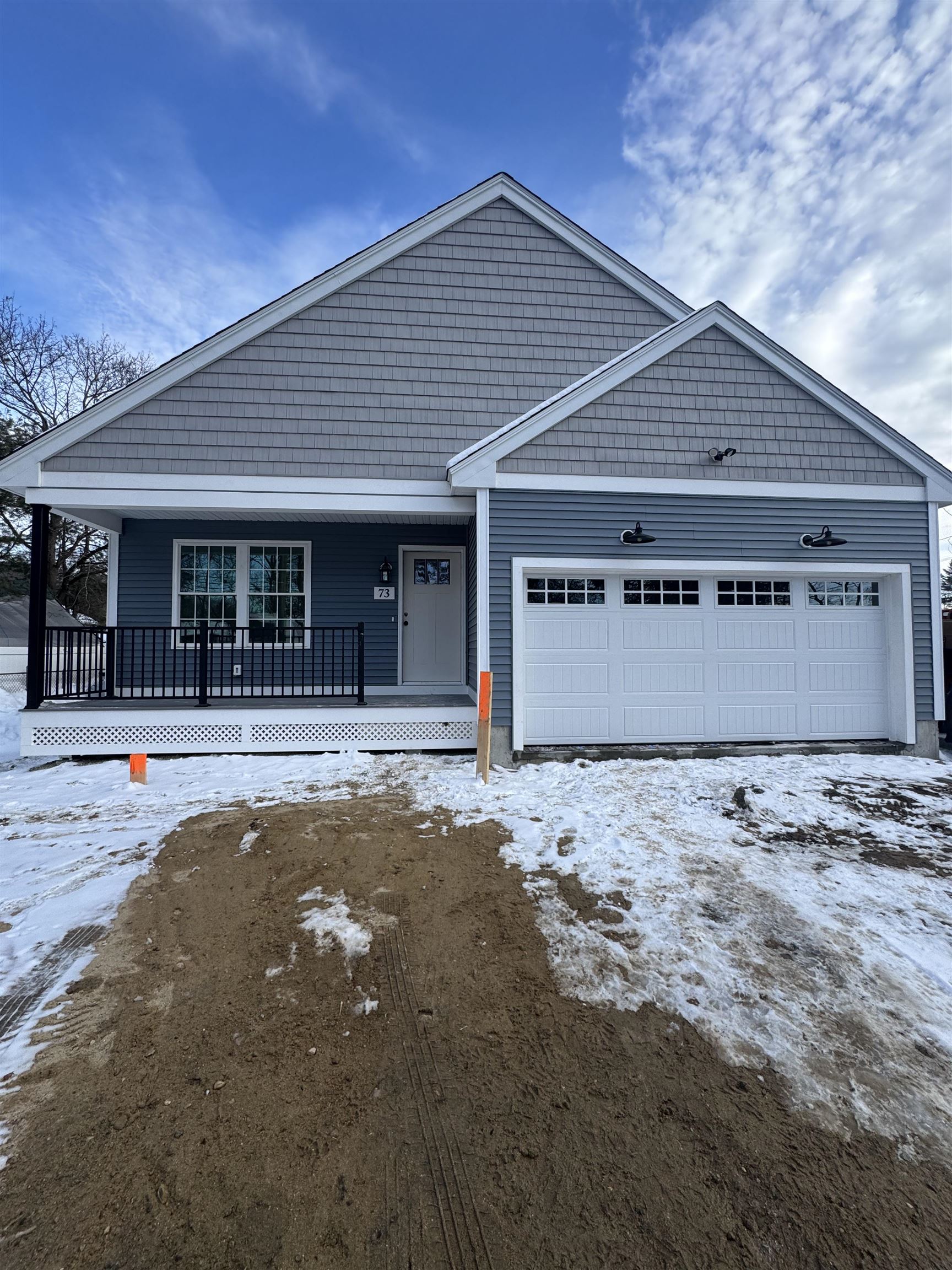 73 Ferry St, Hudson, NH 03051