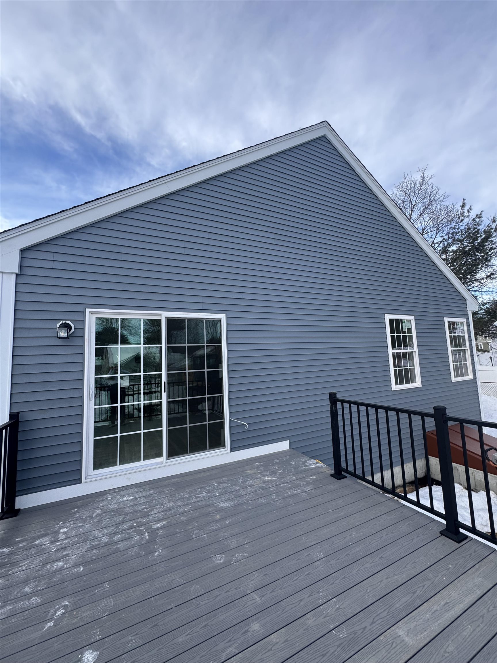 73 Ferry St, Hudson, NH 03051