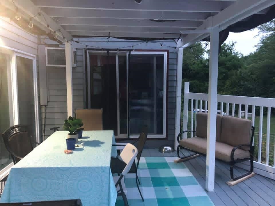 1 Stagecoach Dr, Sandown, NH 03873