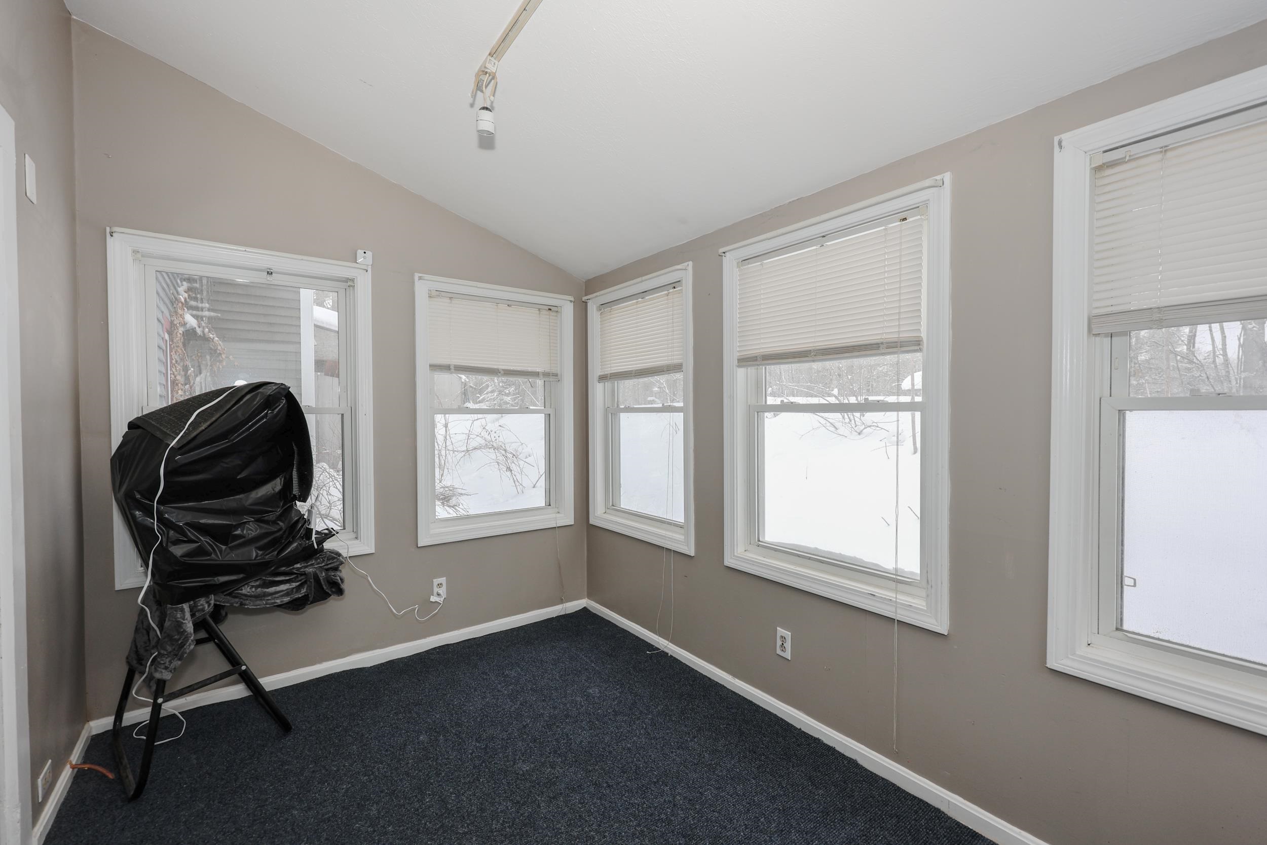 584 Calef Hw, Lee, NH 03861