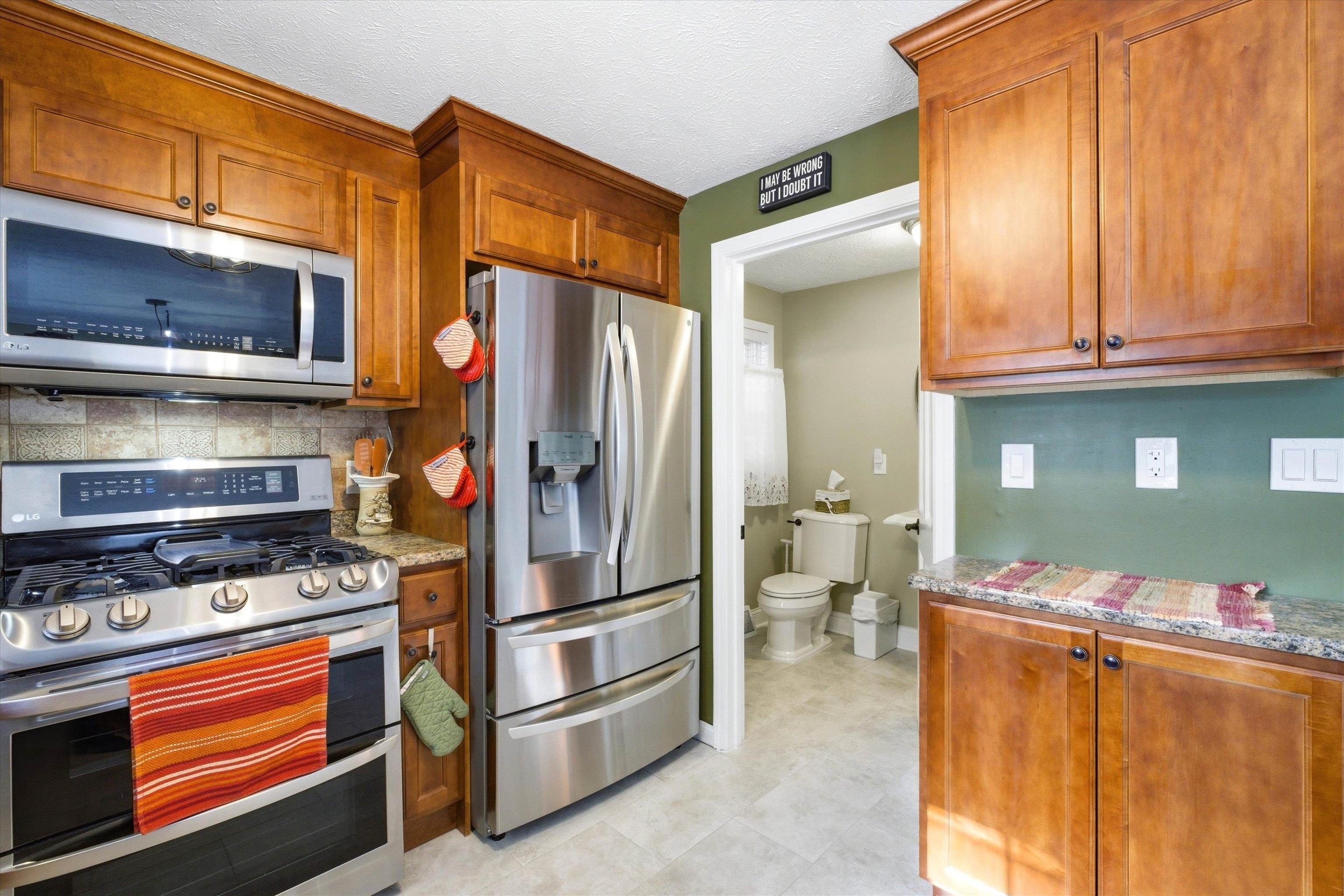 16 Champagne Dr, Nashua, NH 03062