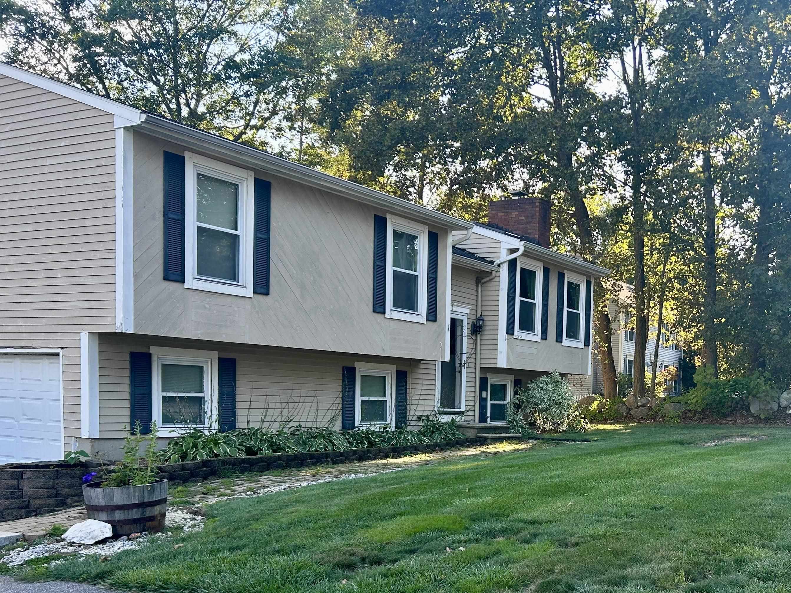 1409 Wellington Rd, Manchester, NH 03104