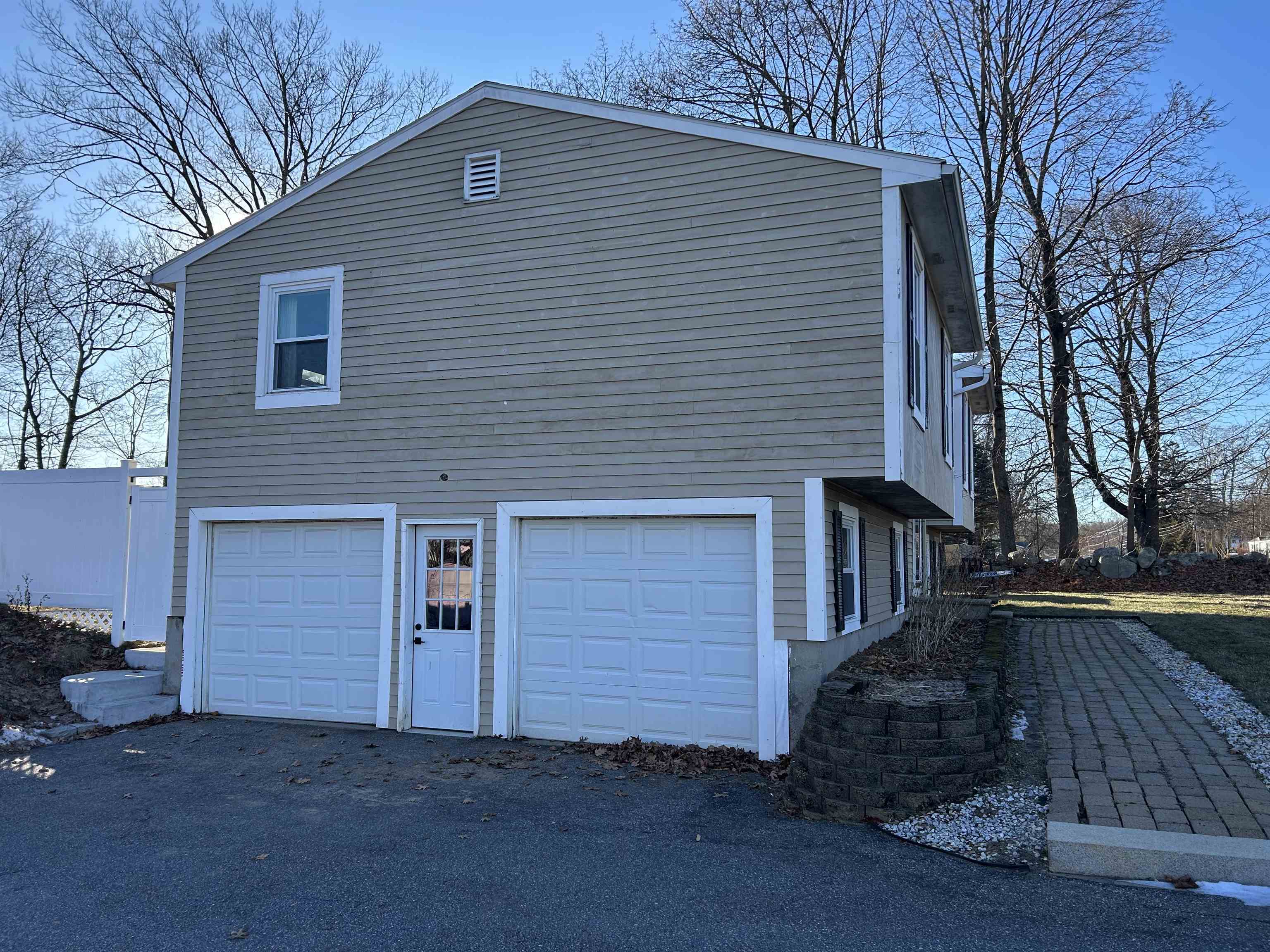 1409 Wellington Rd, Manchester, NH 03104