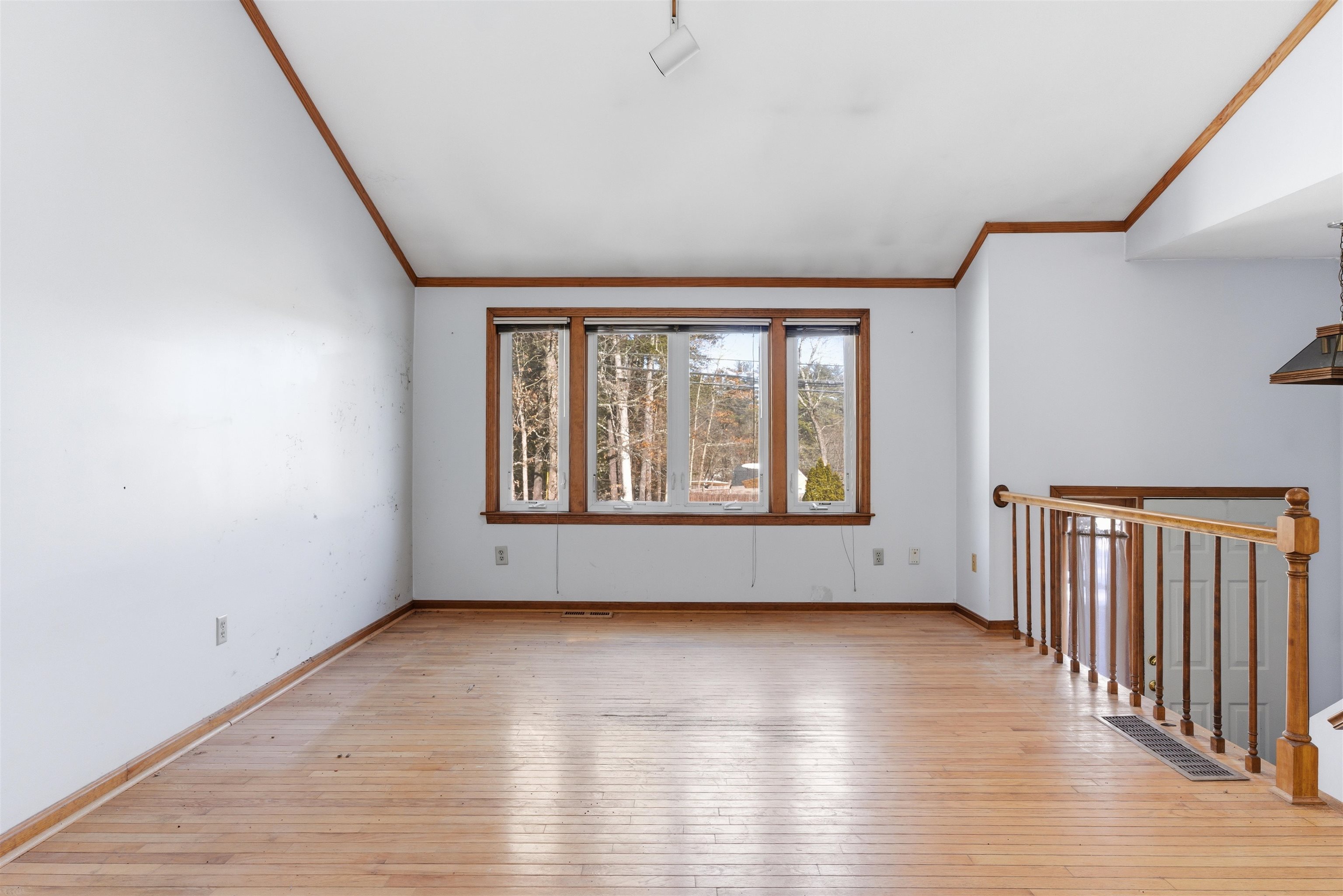 27 W Chamberlain Rd, Merrimack, NH 03054