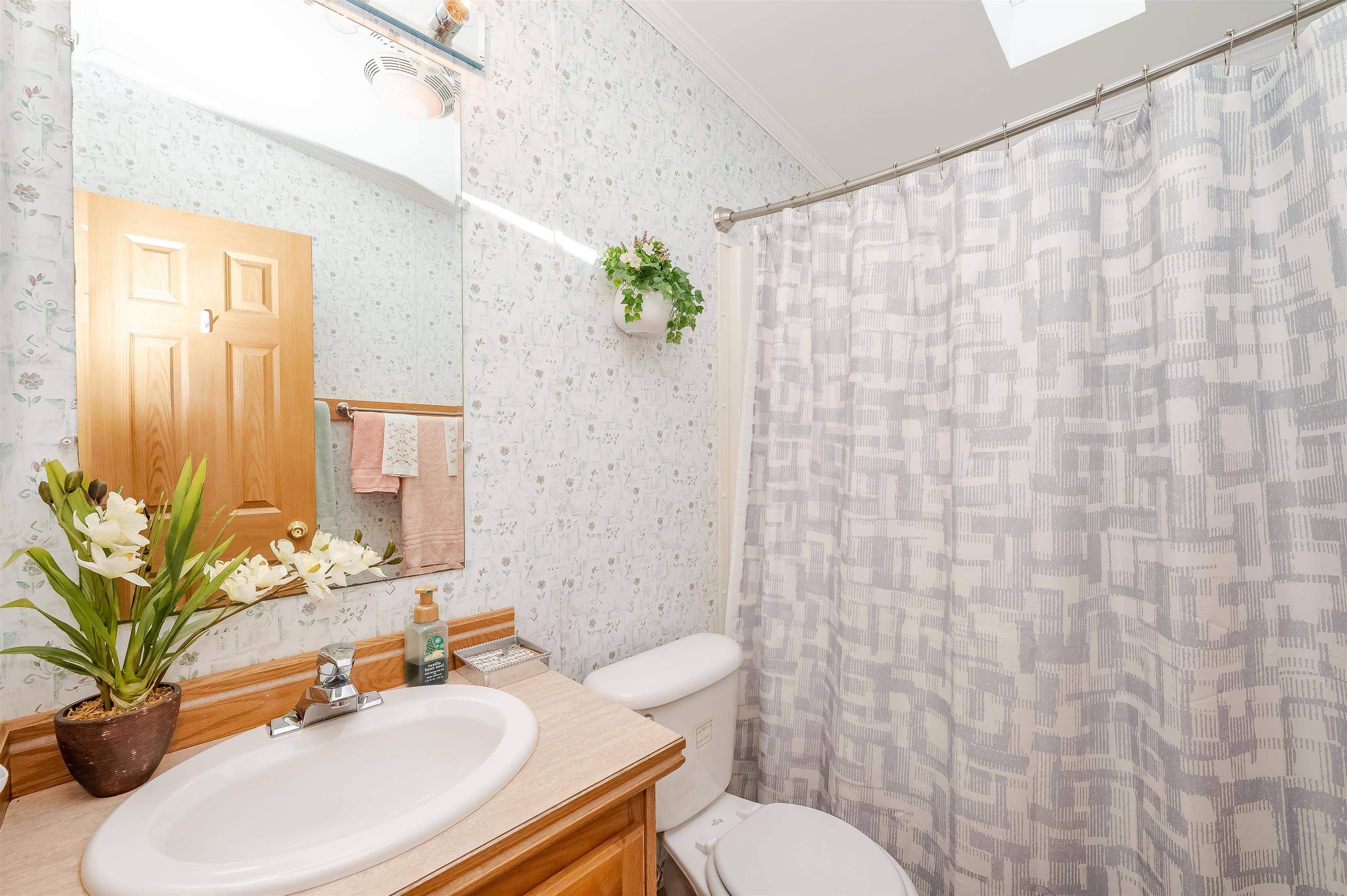 88 Eagle Dr, Rochester, NH 03868