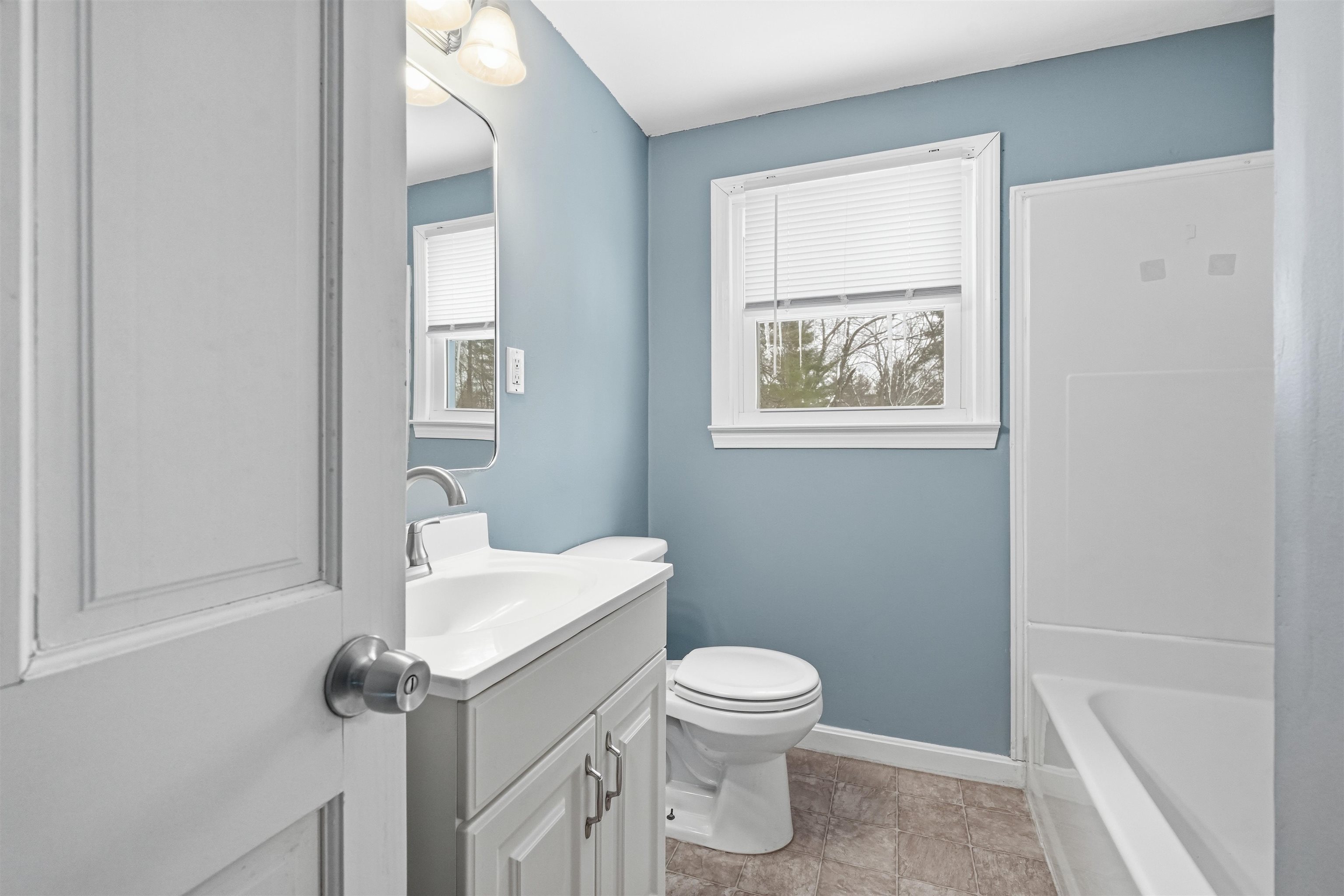 120 B Barrett's Hill Rd, Hudson, NH 03051