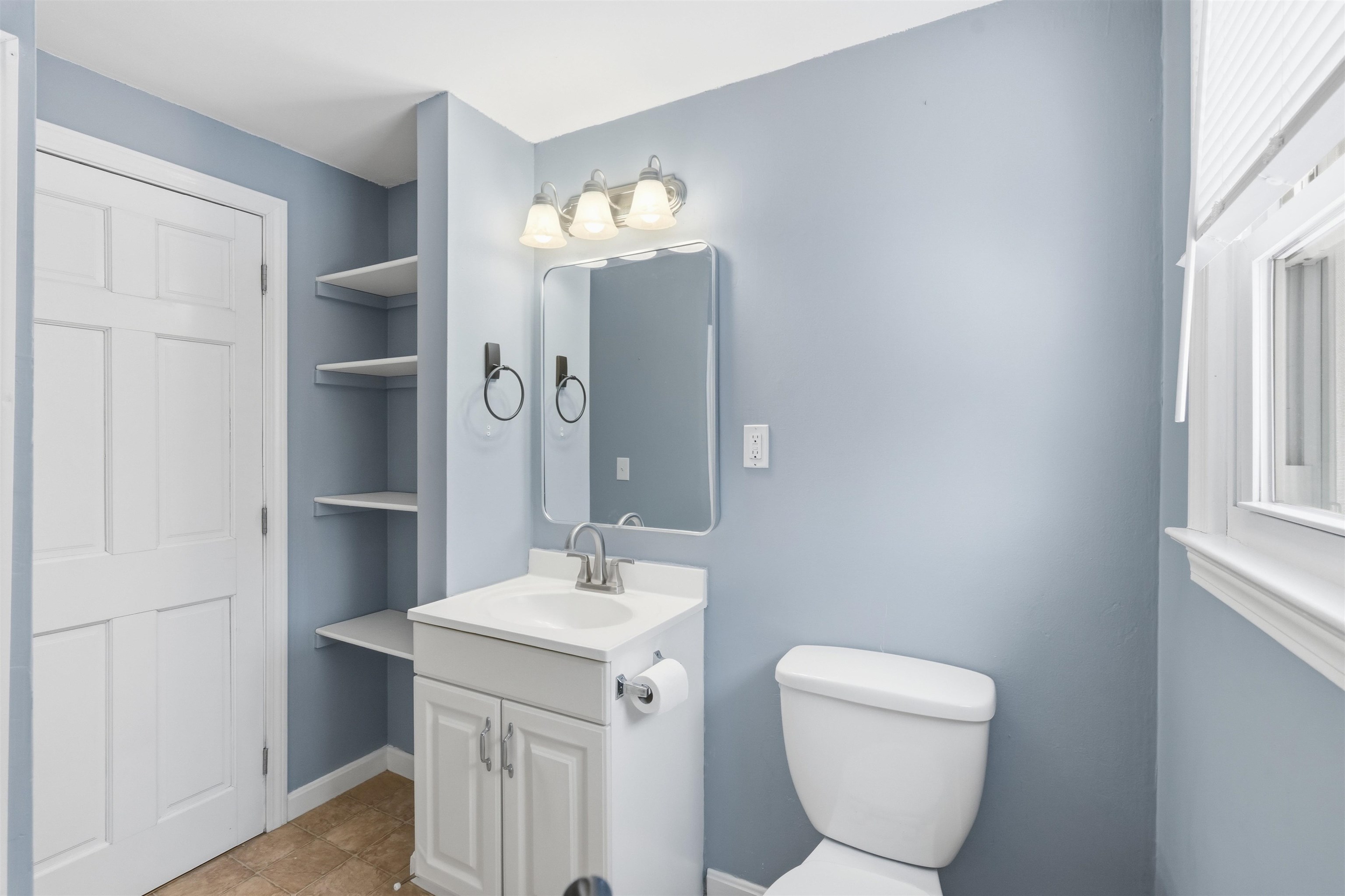 120 B Barrett's Hill Rd, Hudson, NH 03051