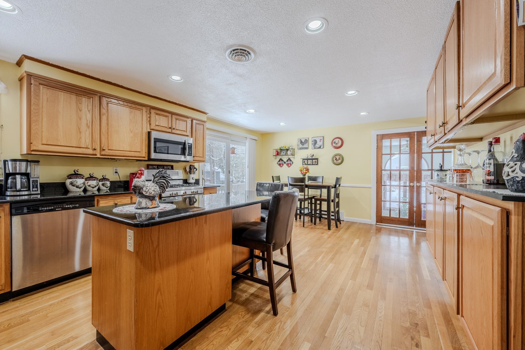 15 Easthill Dr, Hudson, NH 03051