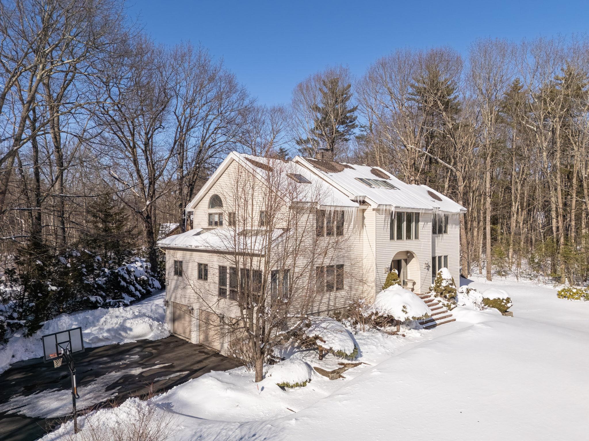 50 Page Ln, Hampstead, NH 03841