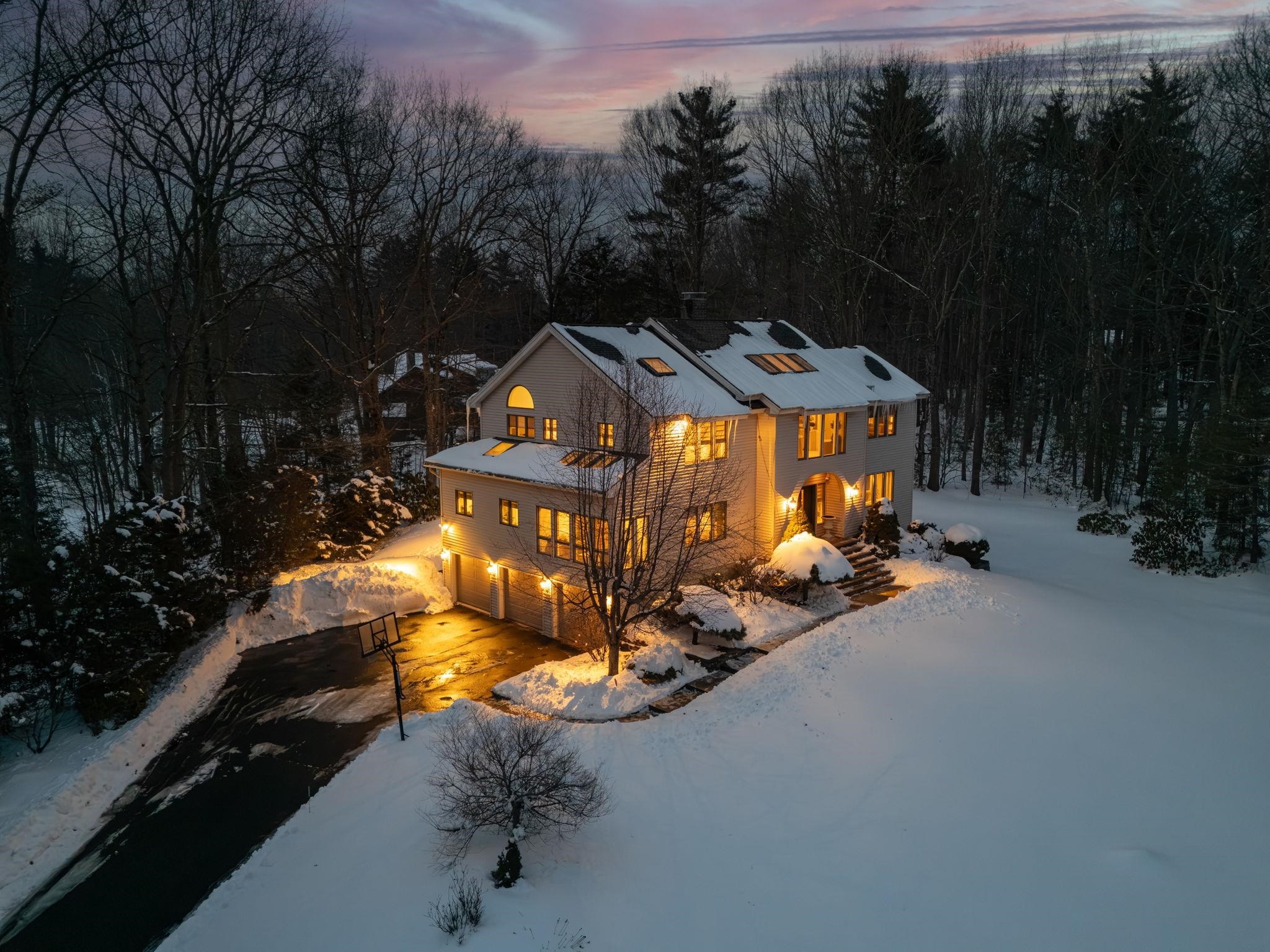 50 Page Ln, Hampstead, NH 03841