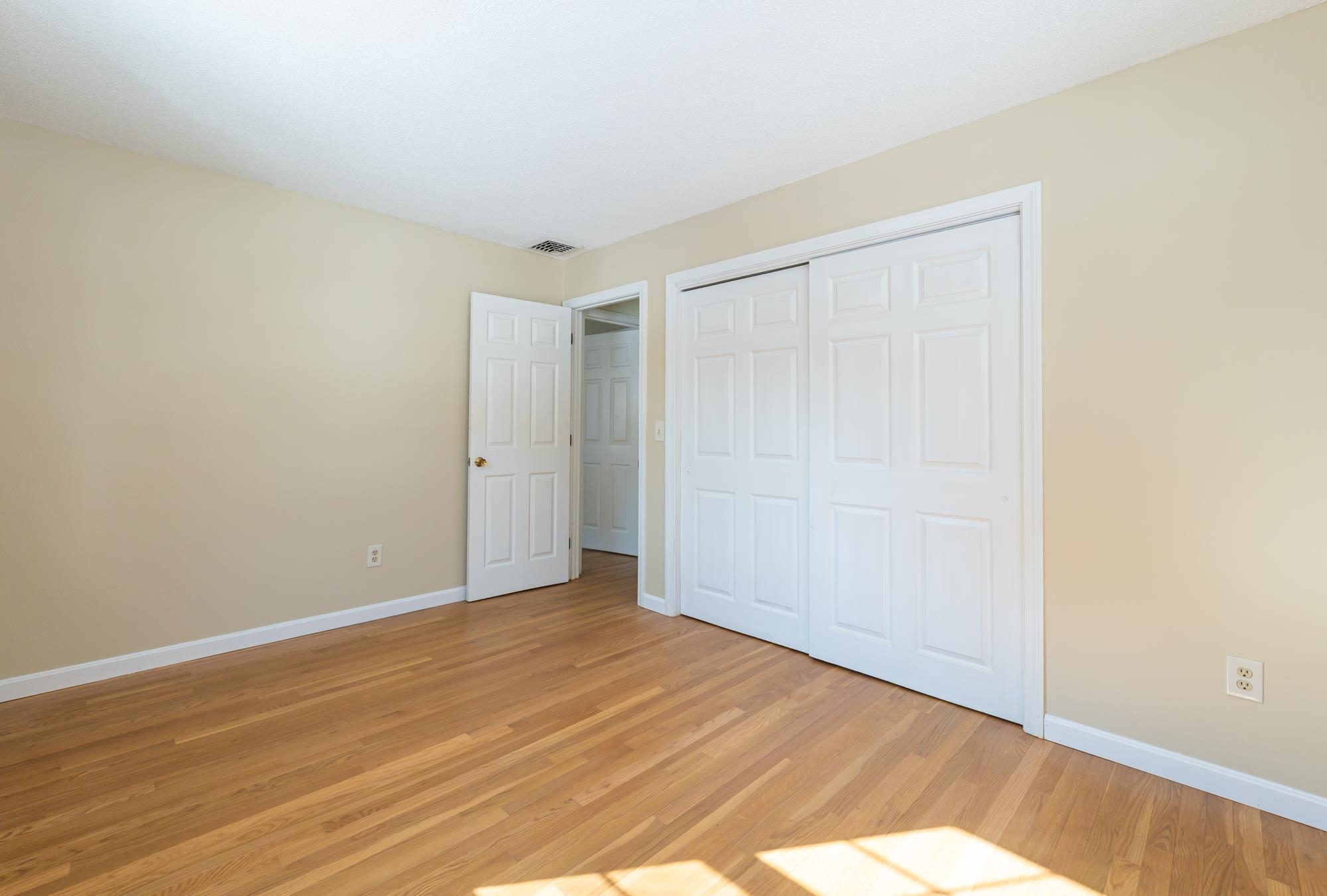 12 Pioneer Dr, Nashua, NH 03062