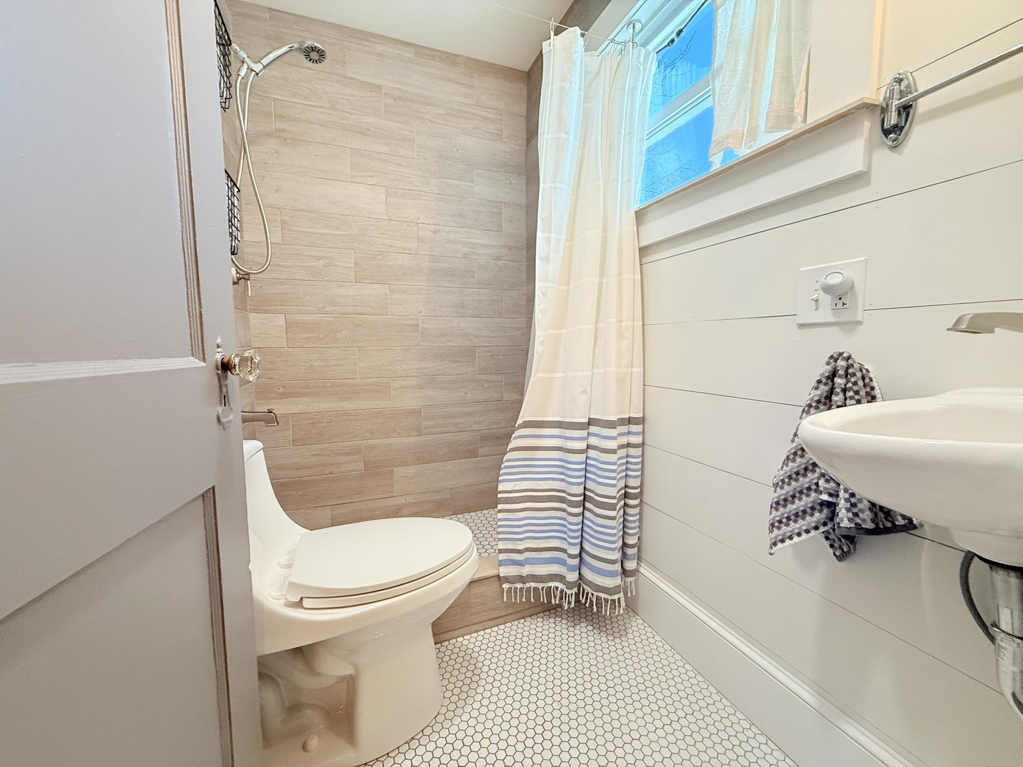 19 Kenyon St, Claremont, NH 03743