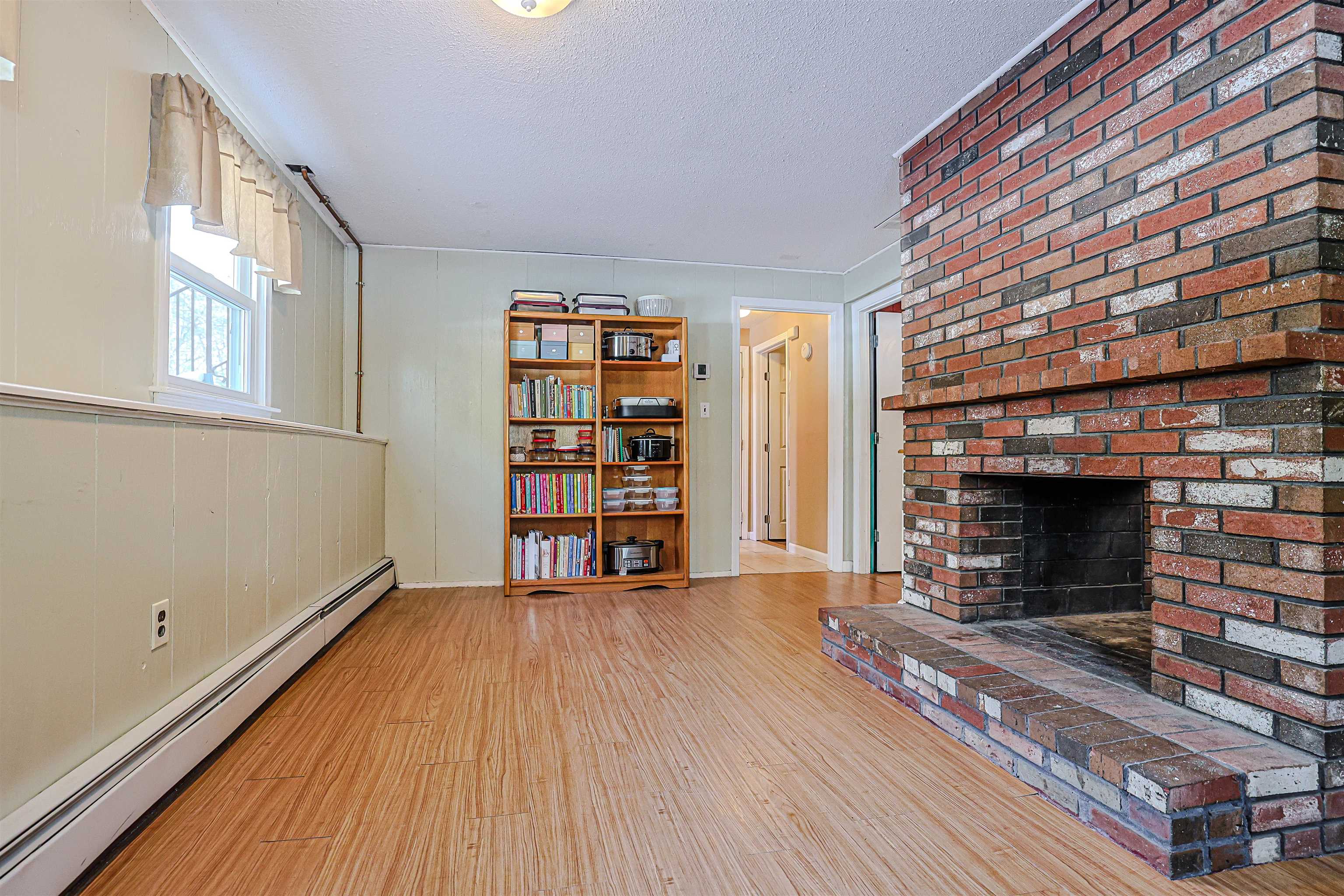 27 Farmer Rd, Merrimack, NH 03054