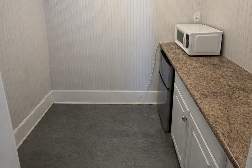 369 Islington St #A, Portsmouth, NH 03801