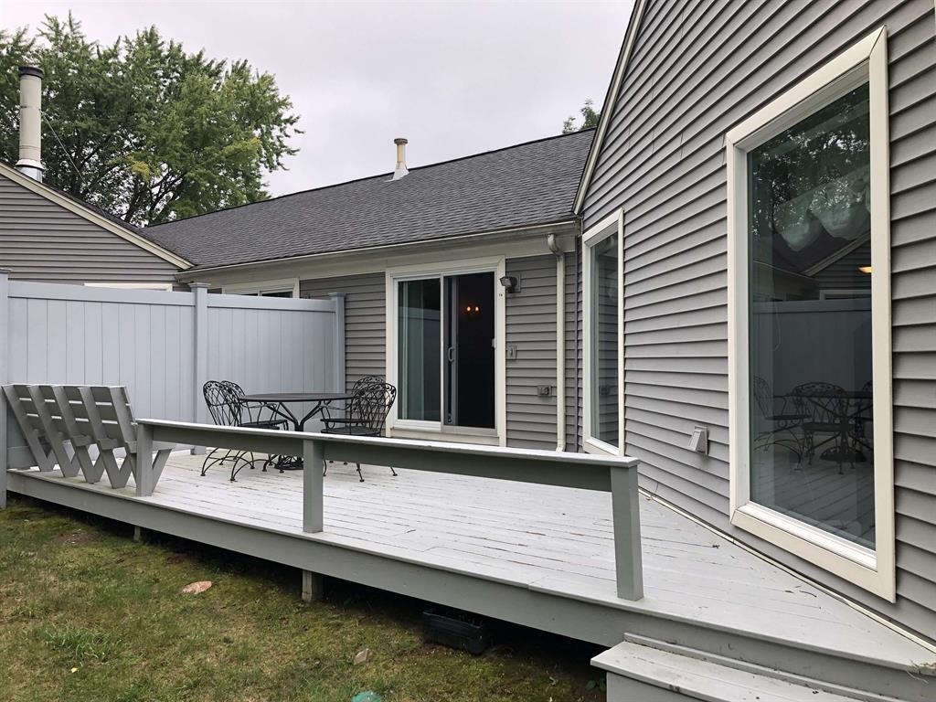 79 Walden Pond Dr, Nashua, NH 03064