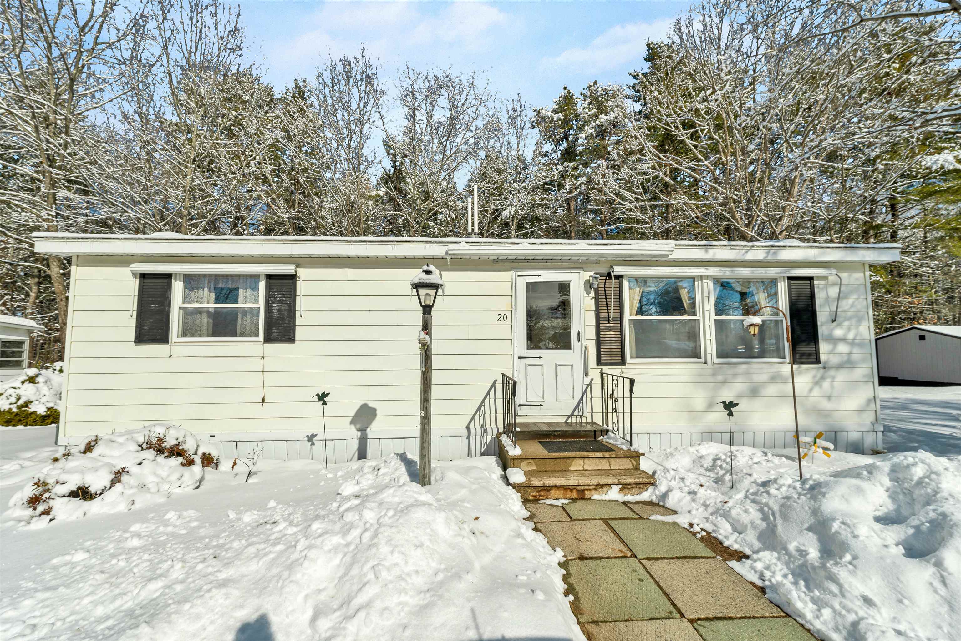 20 Fairfield Dr, Concord, NH 03301