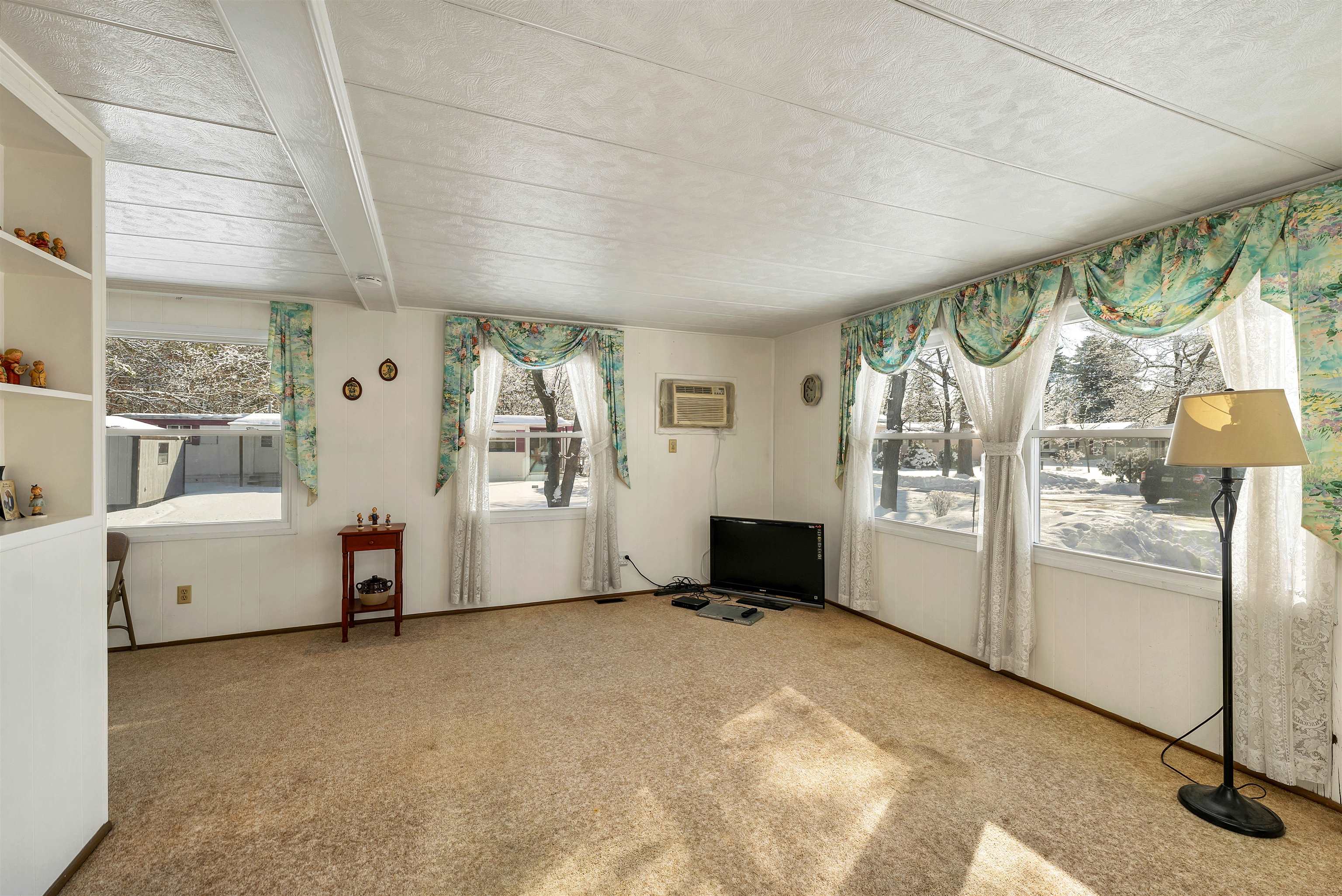 20 Fairfield Dr, Concord, NH 03301