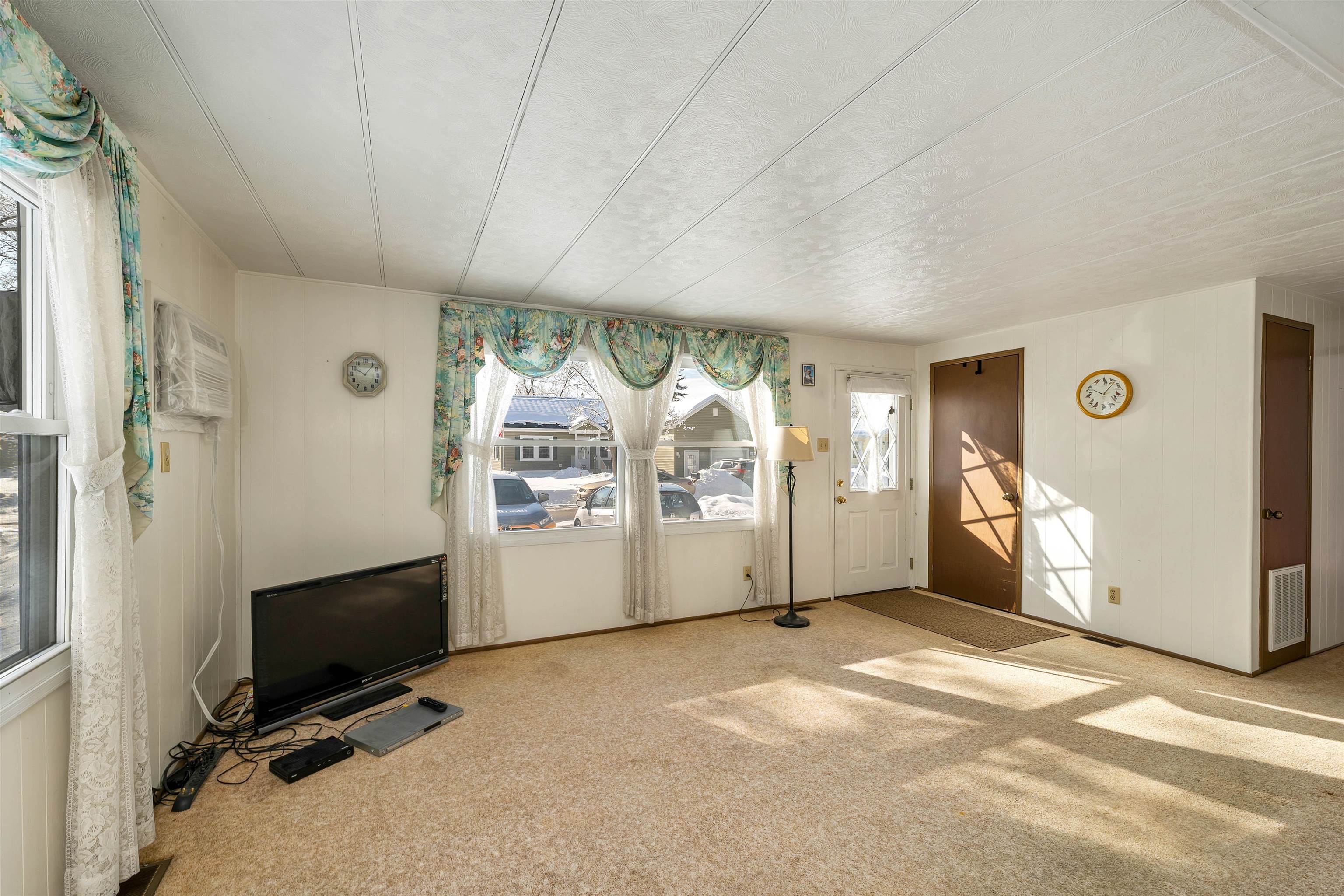 20 Fairfield Dr, Concord, NH 03301