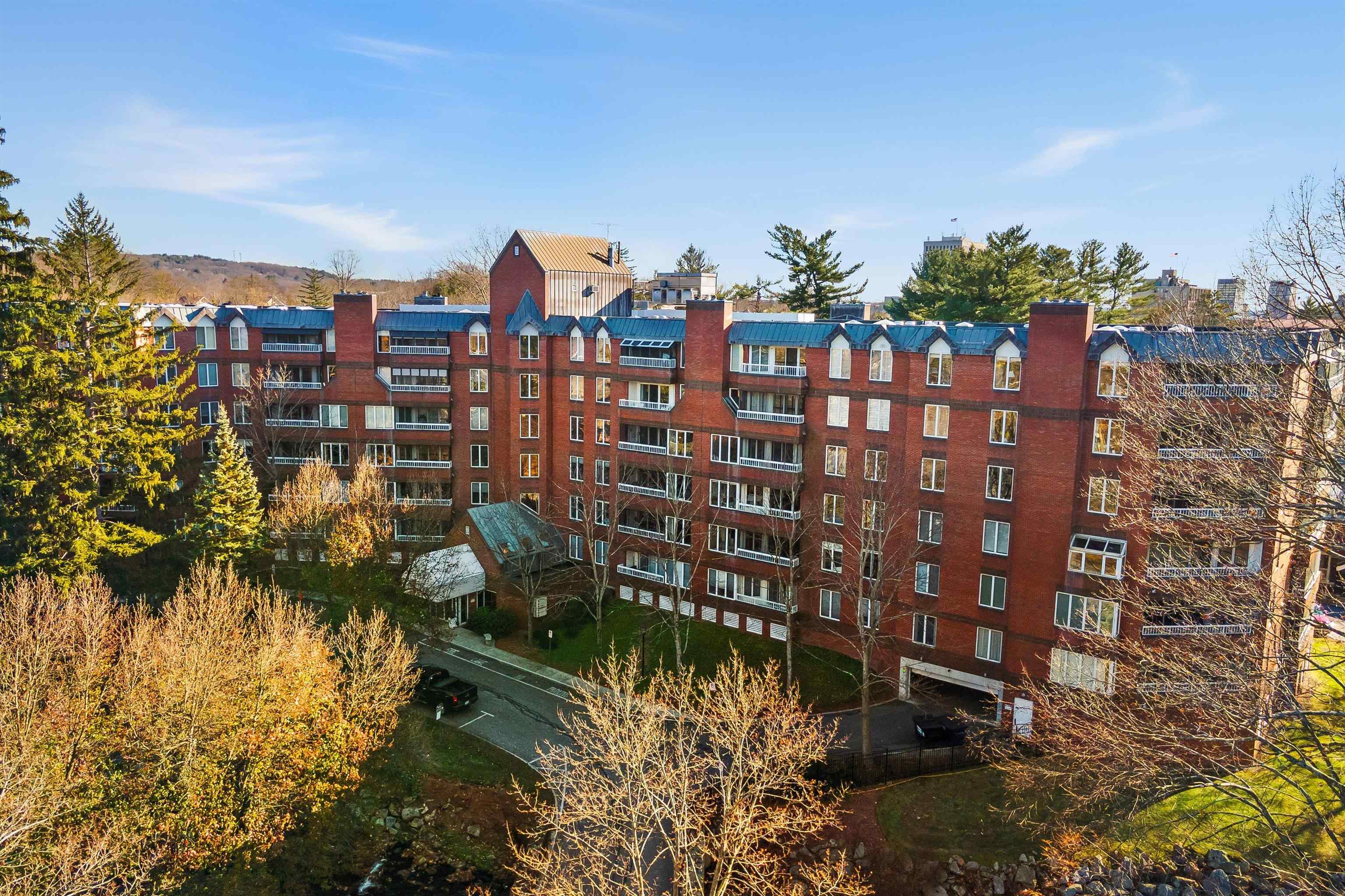 300 River Rd #106, Manchester, NH 03104