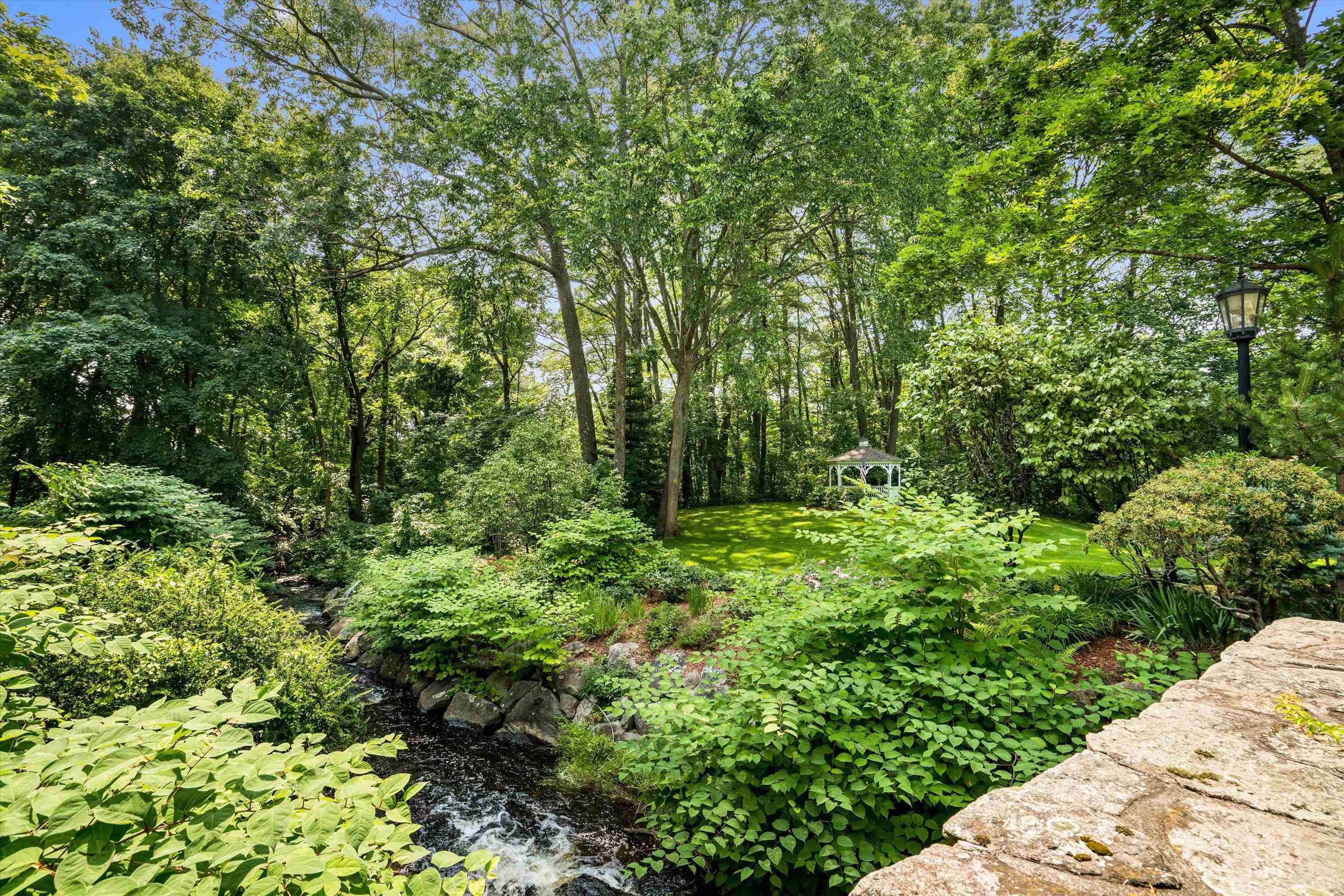 300 River Rd, Manchester, NH 03104