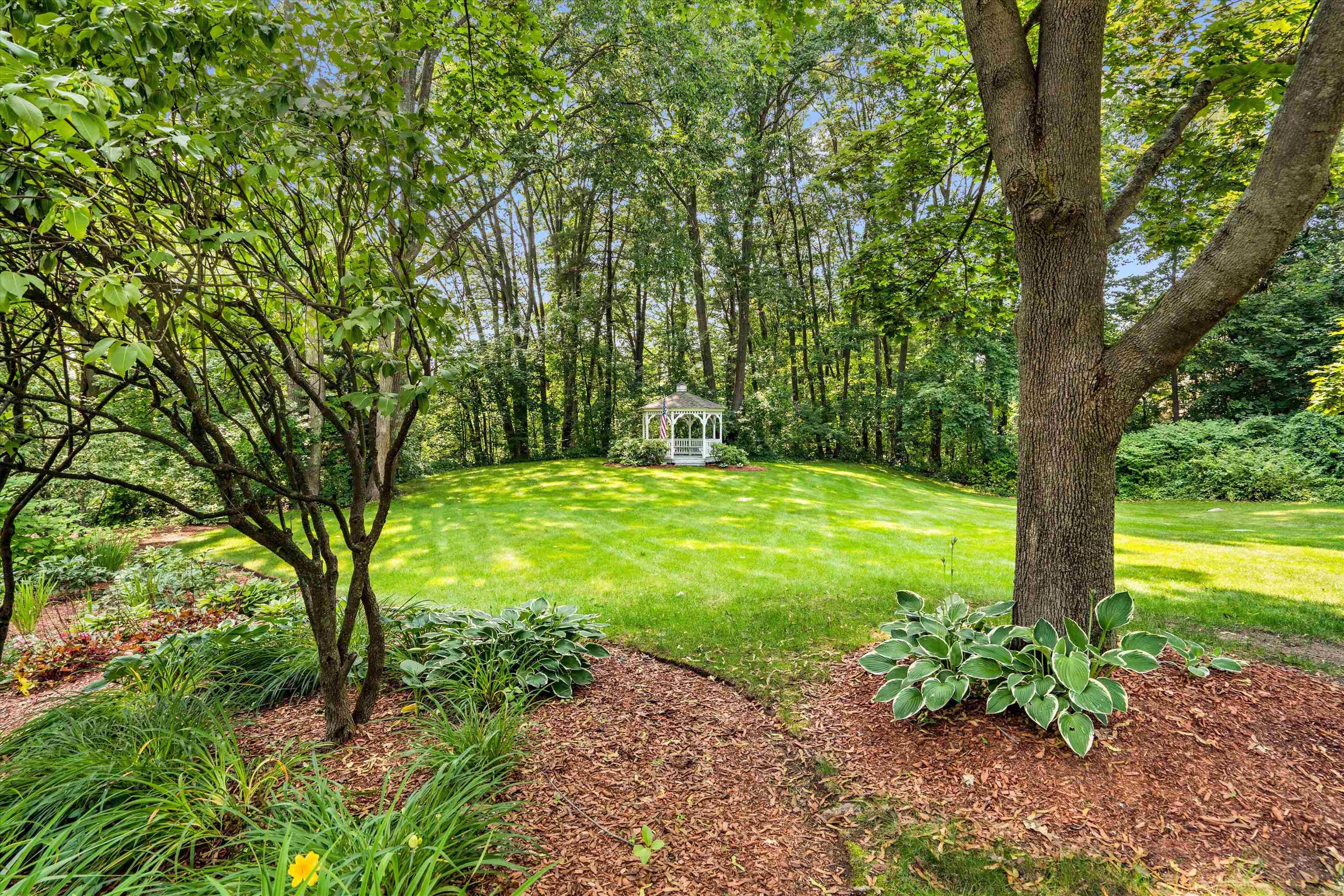 300 River Rd, Manchester, NH 03104