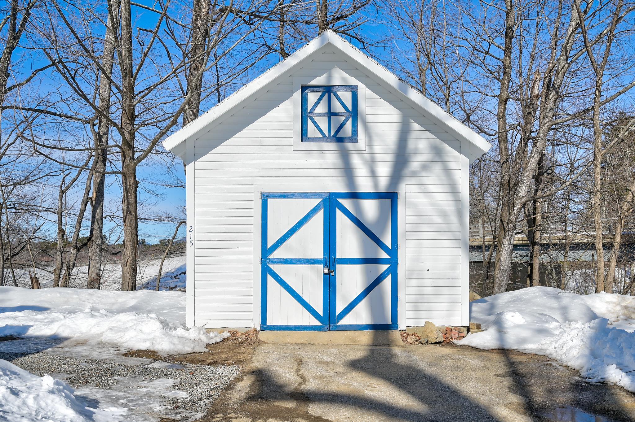 215 Hillside Ave, Conway, NH 03818