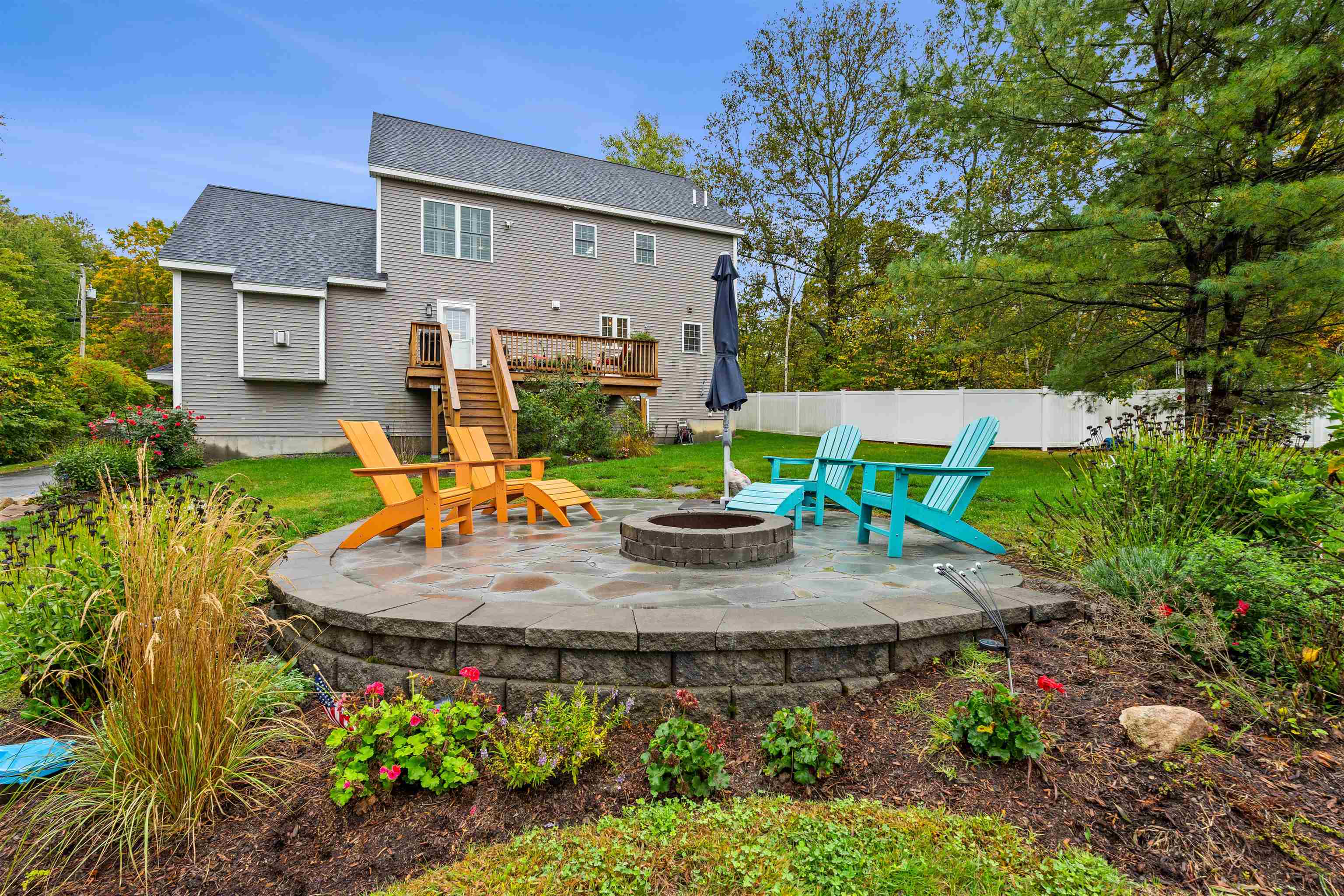 2 Chestnut Hill Dr, Sandown, NH 03873