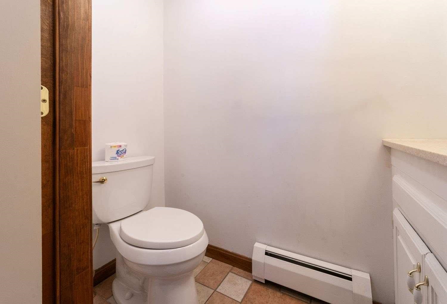 5 Cross Rd, Hebron, NH 03241