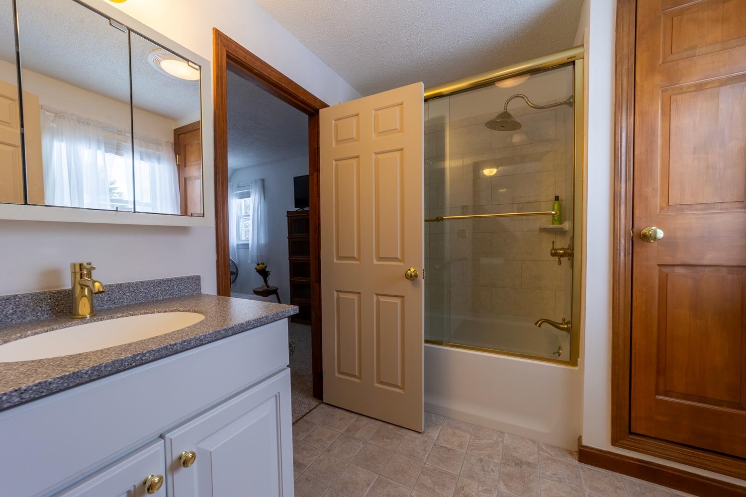 Second floor full bathroom.