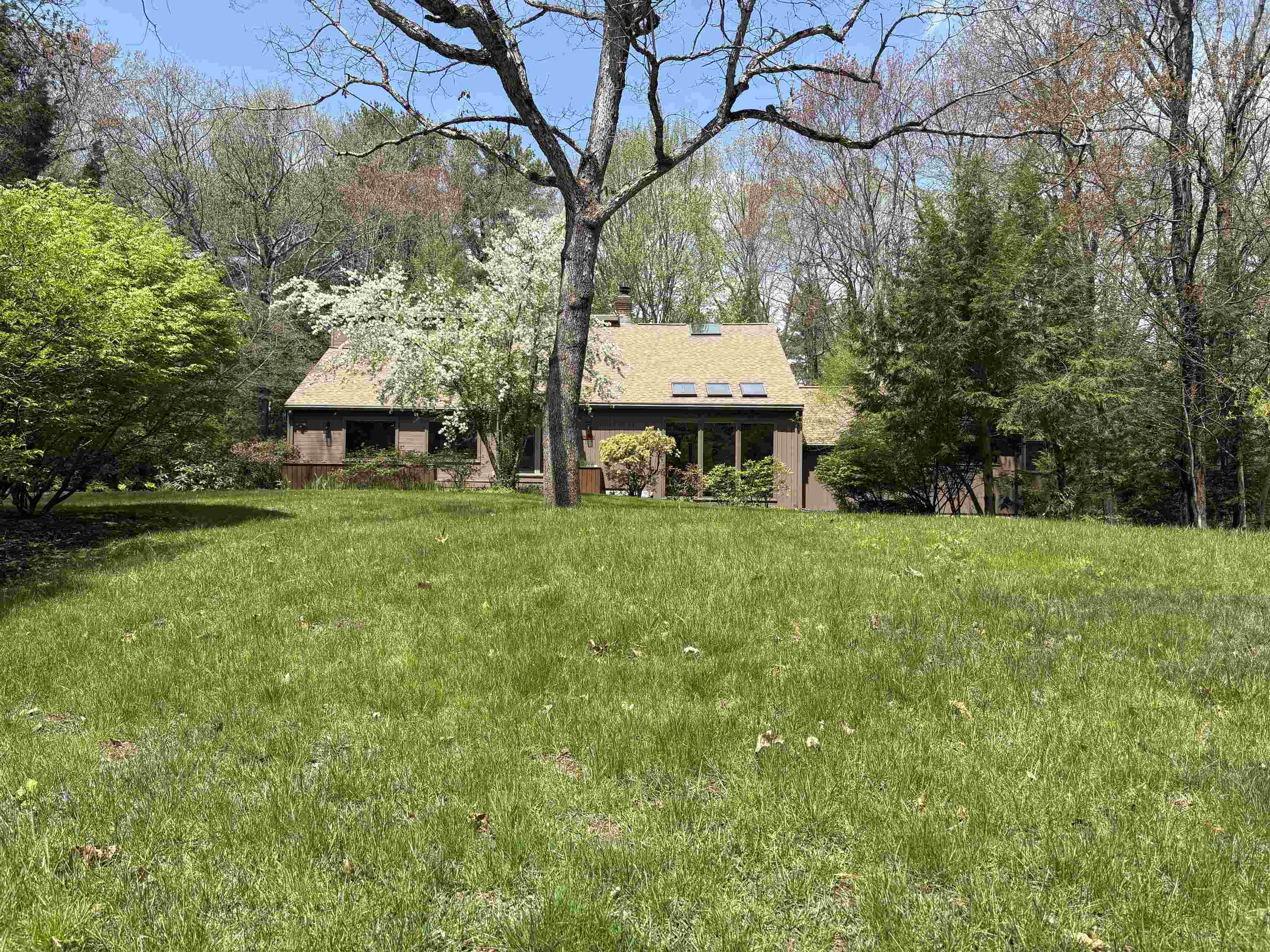 4 Windsor Blvd, Londonderry, NH 03053