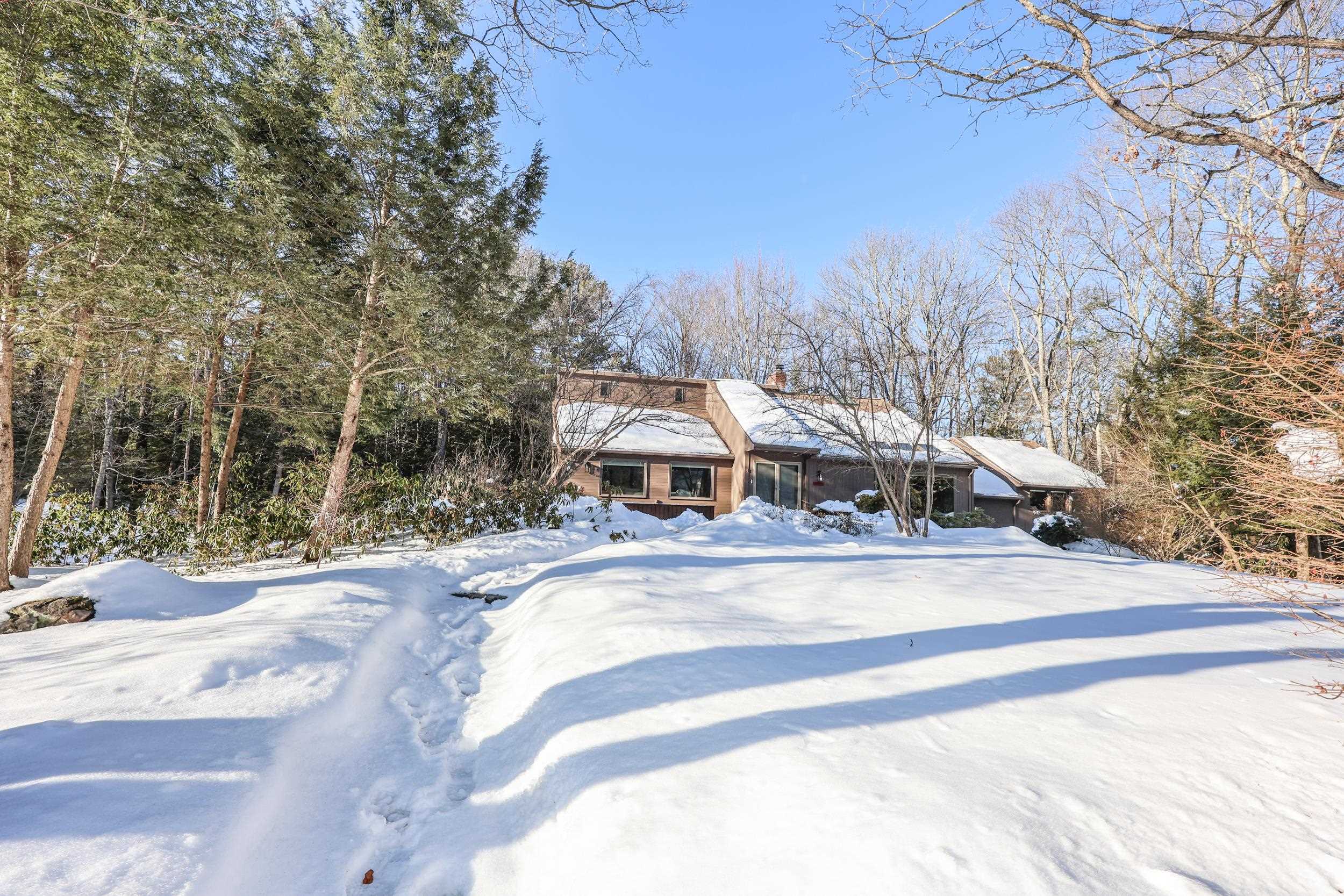 4 Windsor Blvd, Londonderry, NH 03053