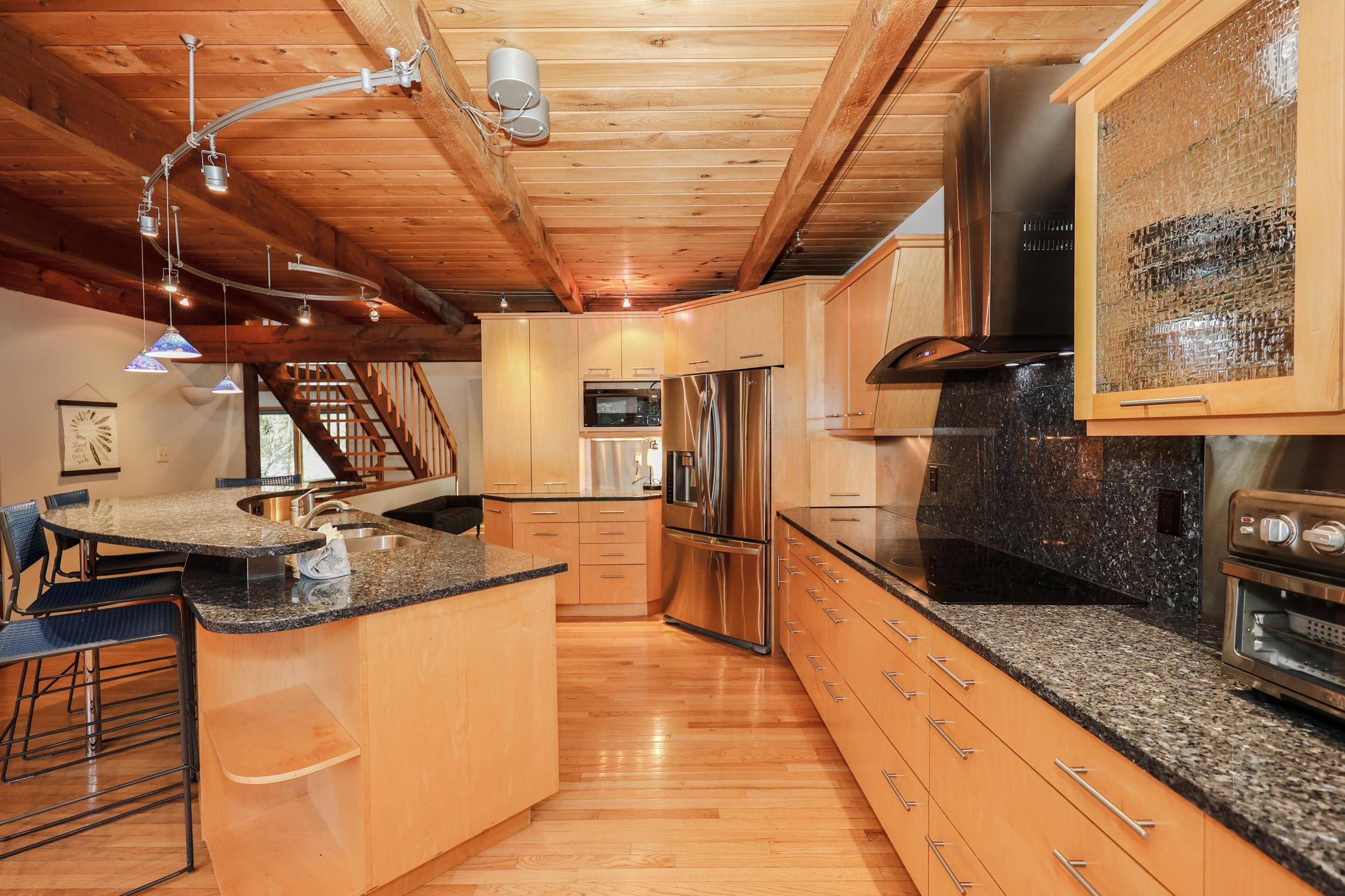 4 Windsor Blvd, Londonderry, NH 03053
