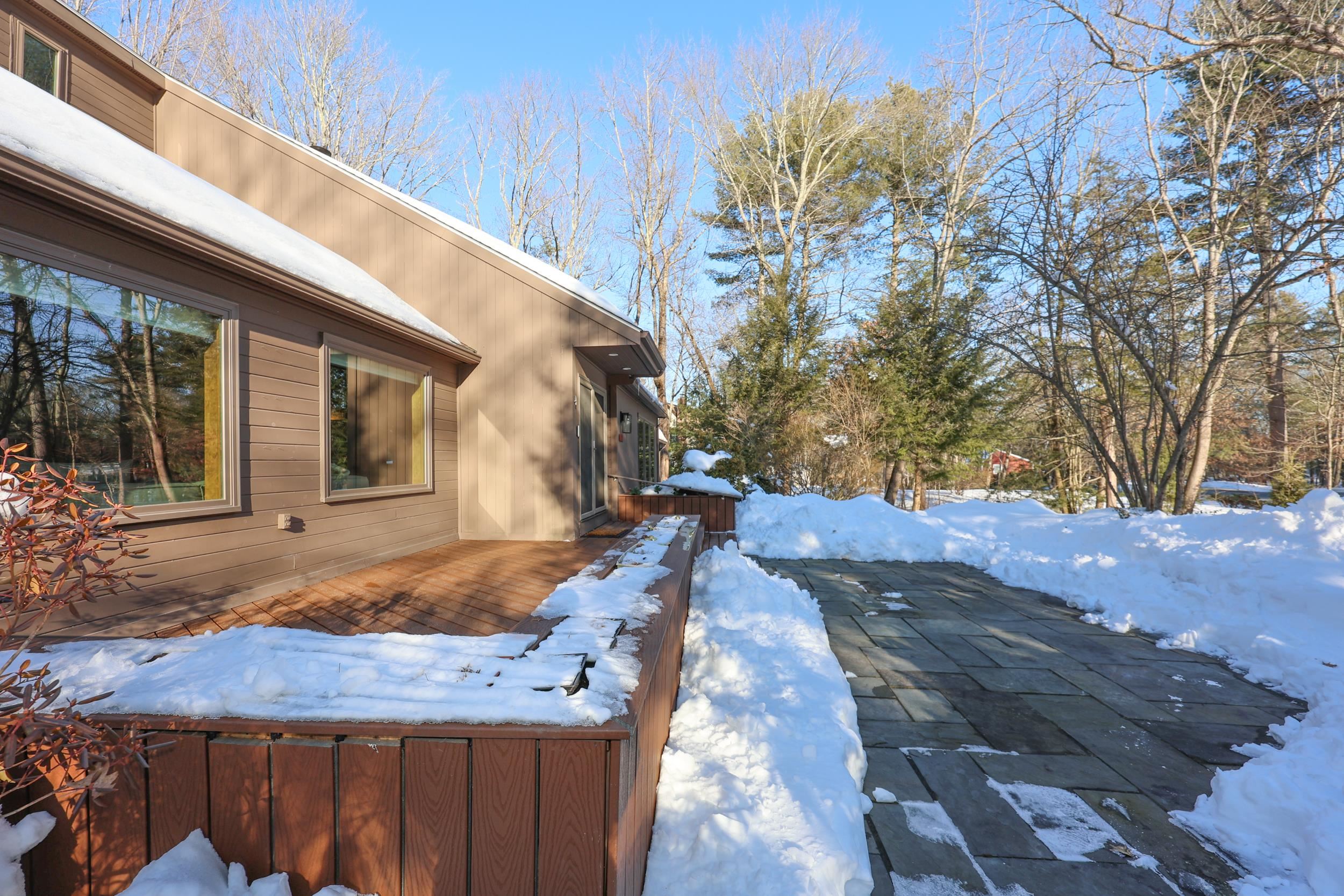 4 Windsor Blvd, Londonderry, NH 03053