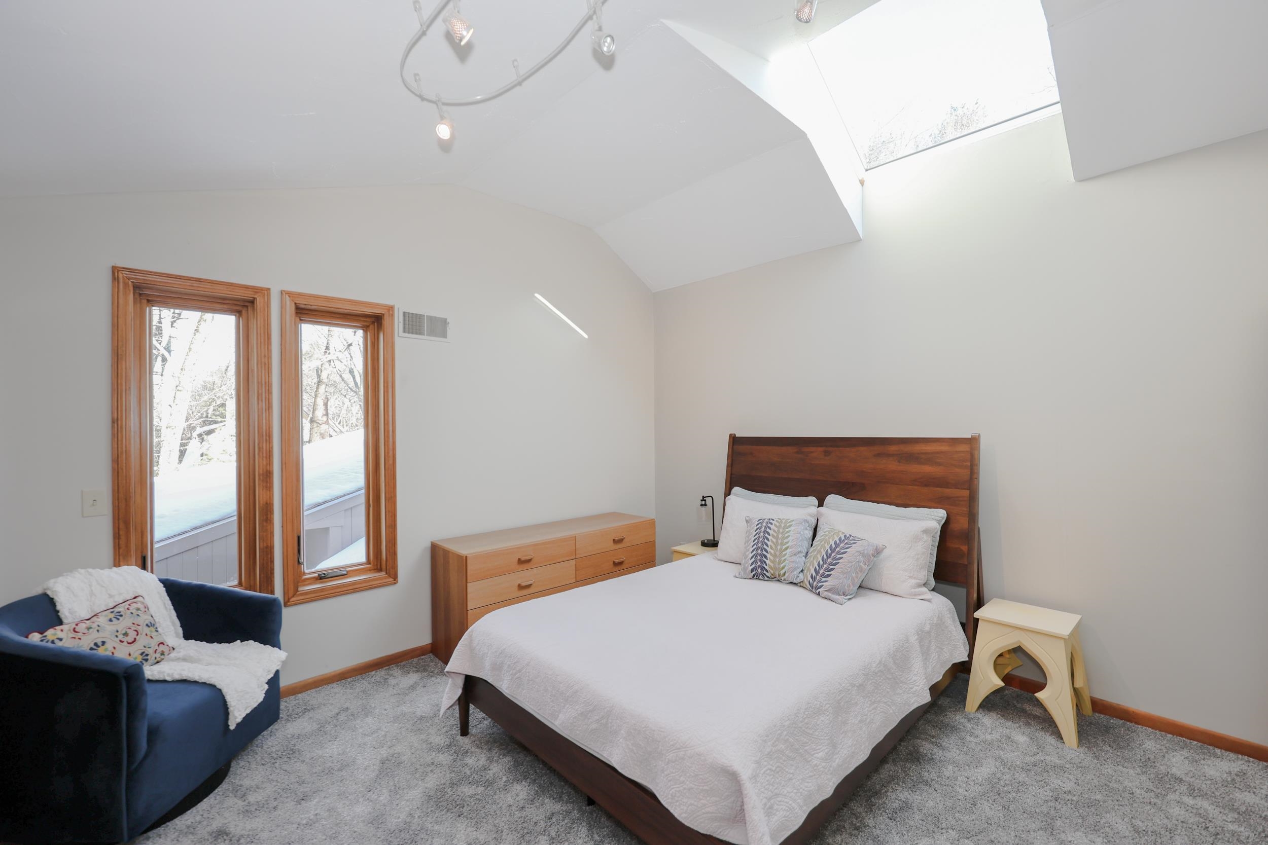 4 Windsor Blvd, Londonderry, NH 03053