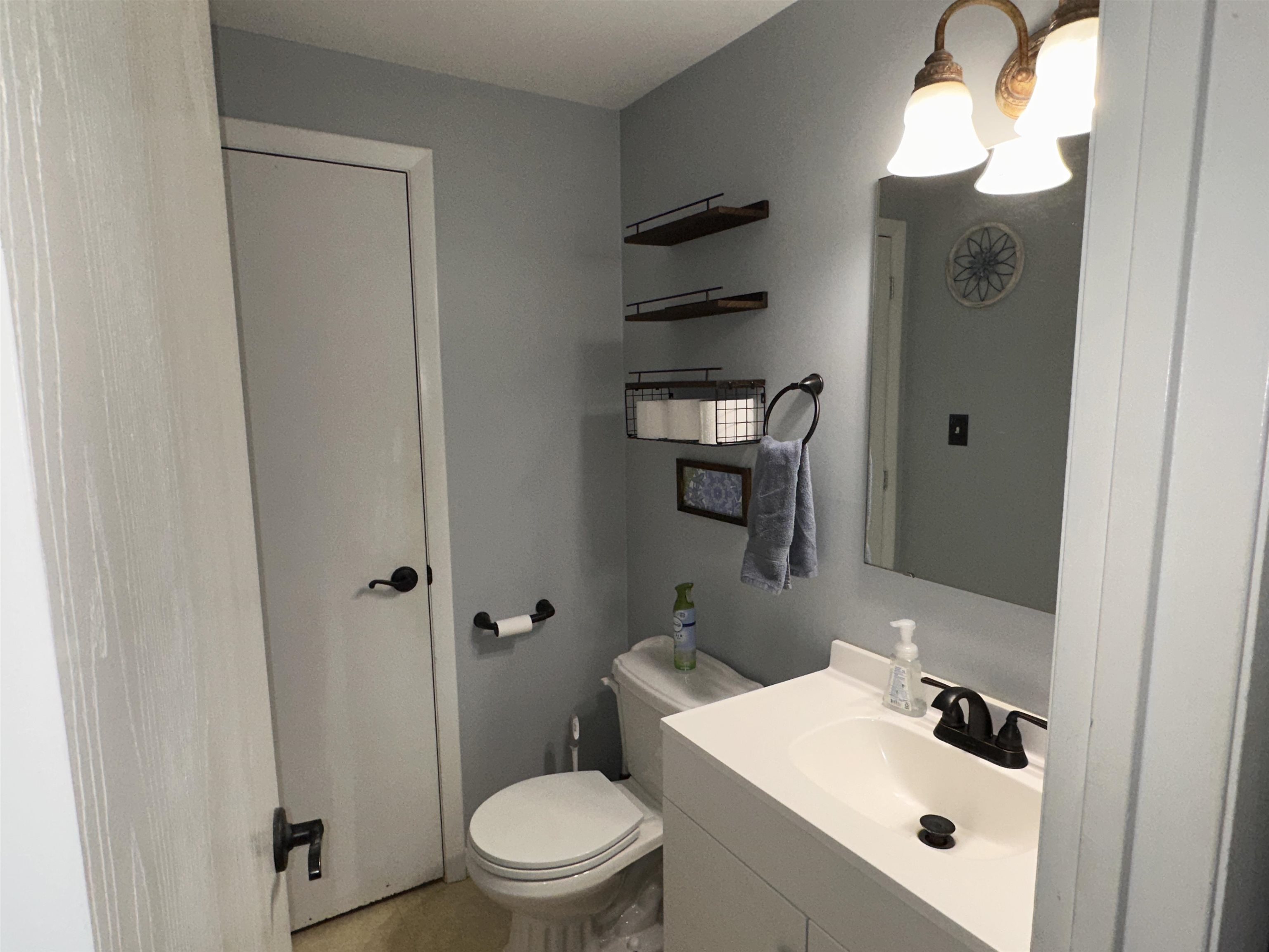 18 Templeton Ct, Merrimack, NH 03054