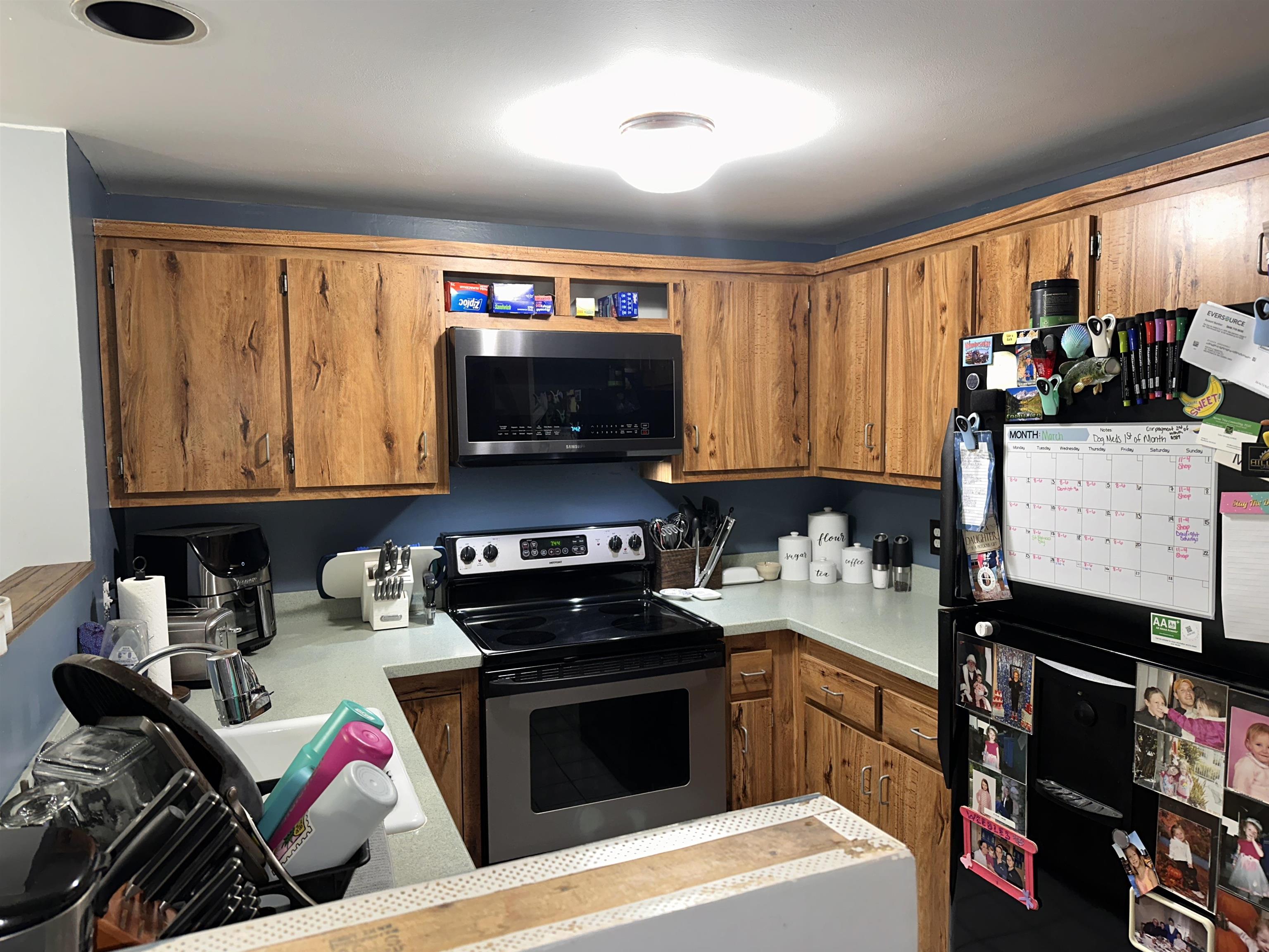 18 Templeton Ct, Merrimack, NH 03054