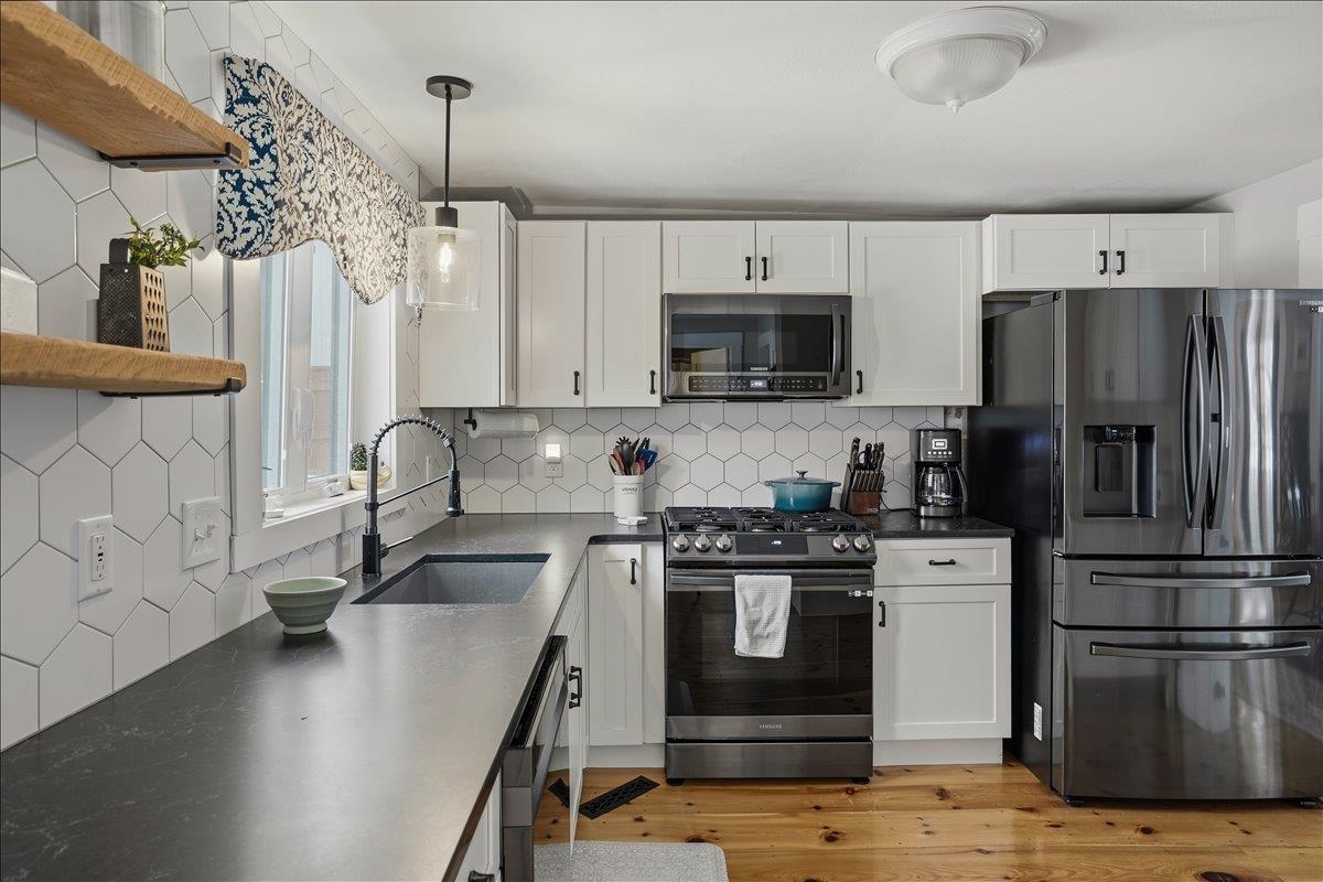 11 Myrtle St, Milford, NH 03055