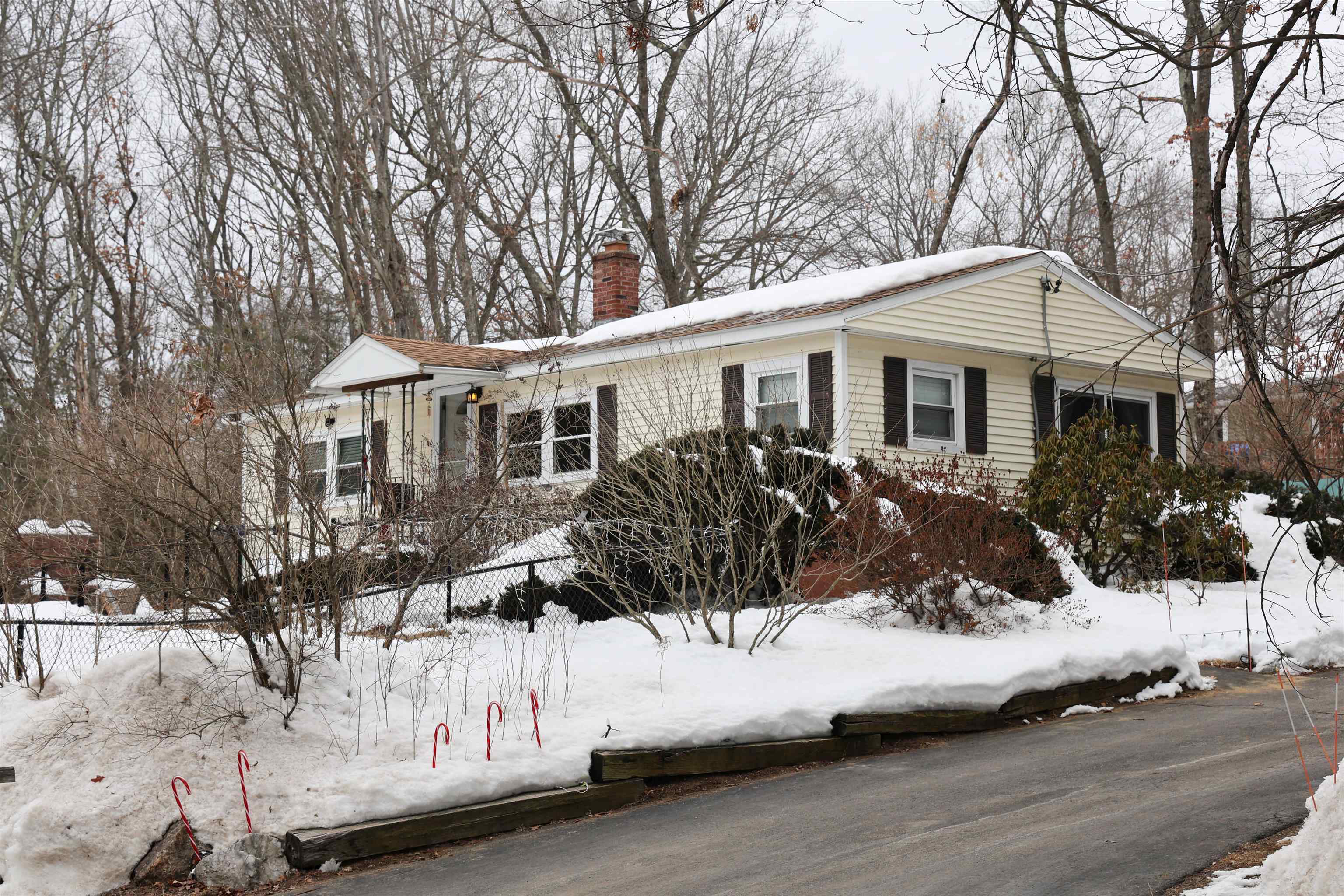 19 West Stearns Ave, Hooksett, NH 03106