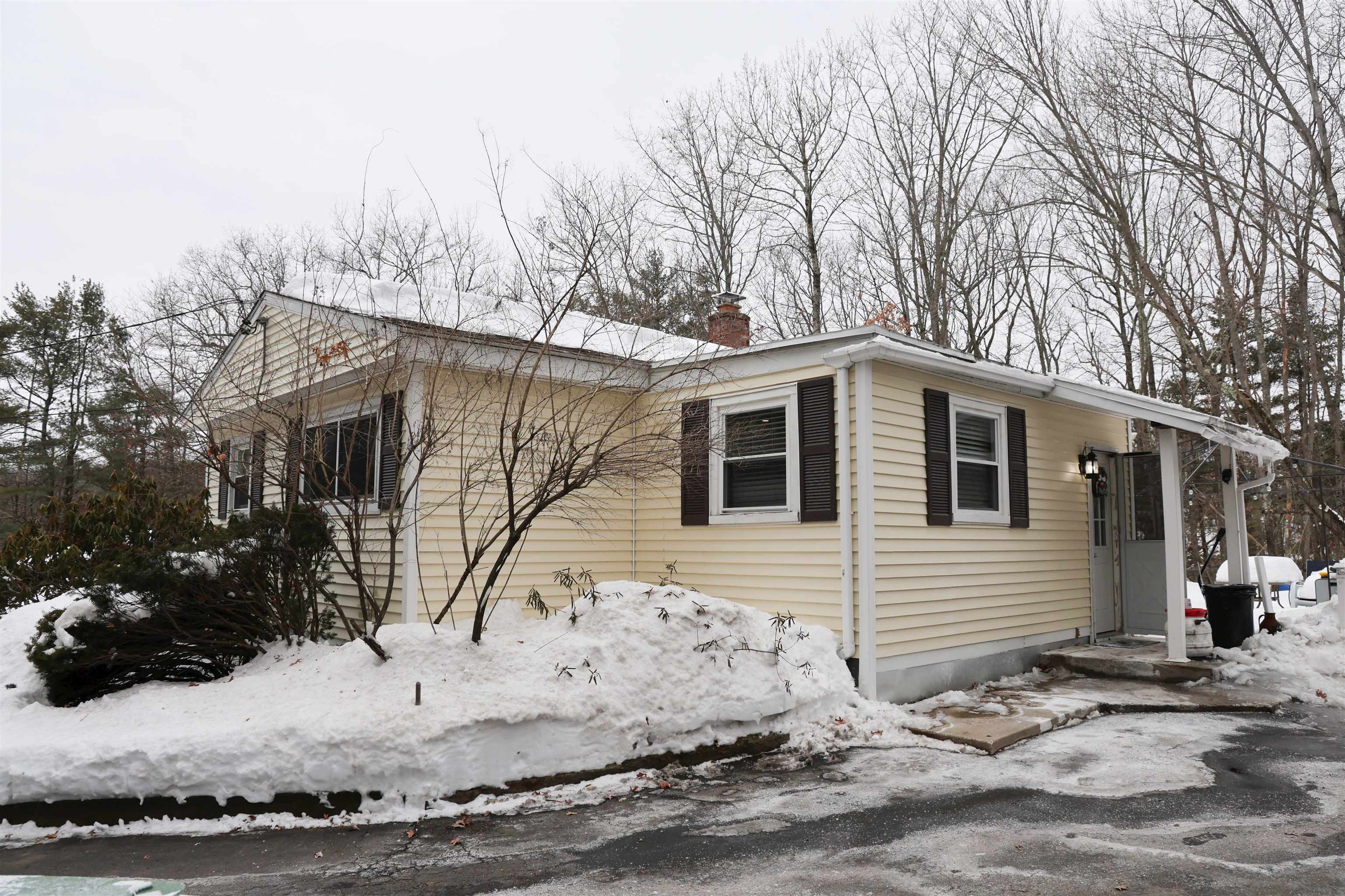 19 West Stearns Ave, Hooksett, NH 03106