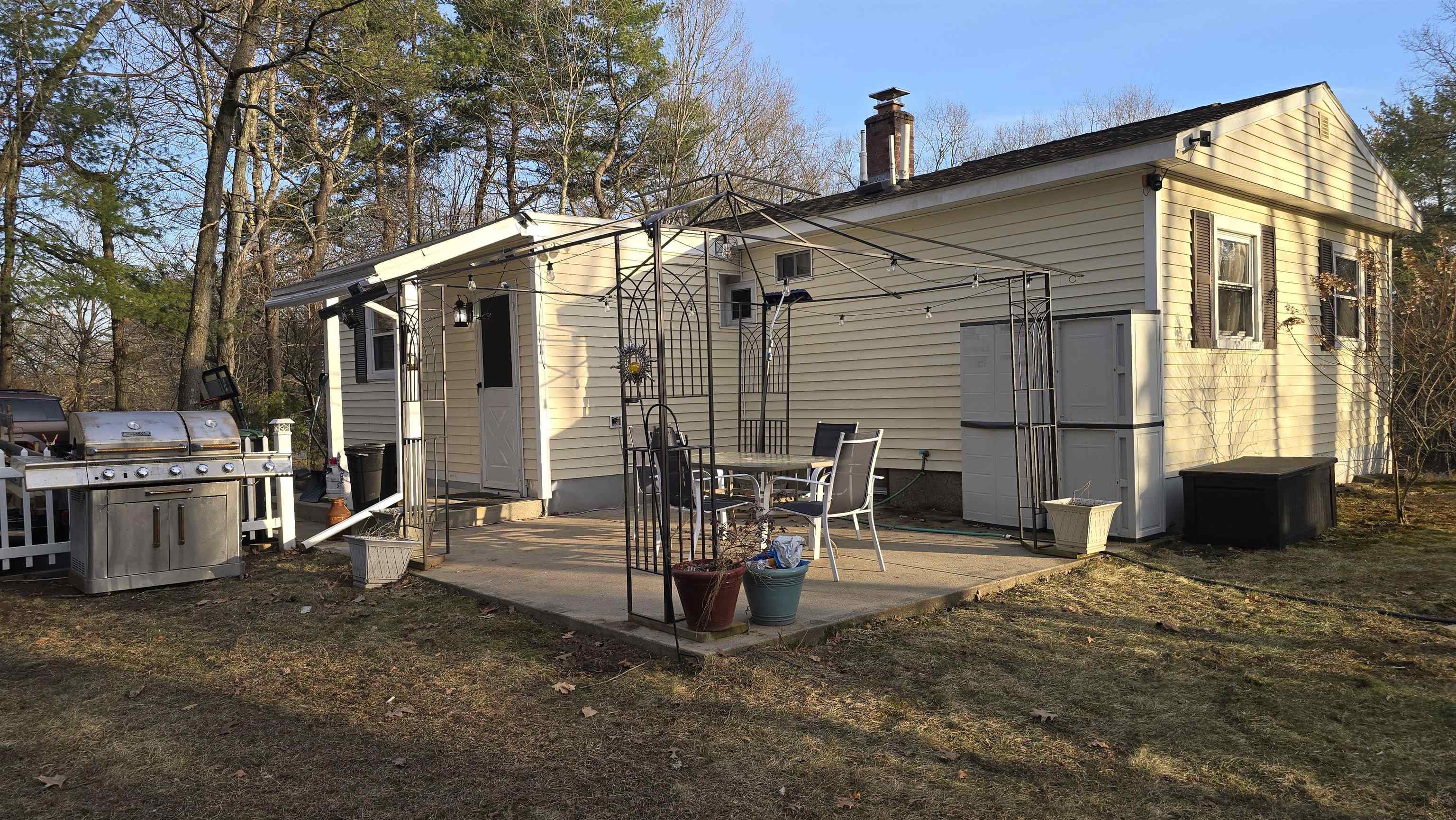 19 West Stearns Ave, Hooksett, NH 03106